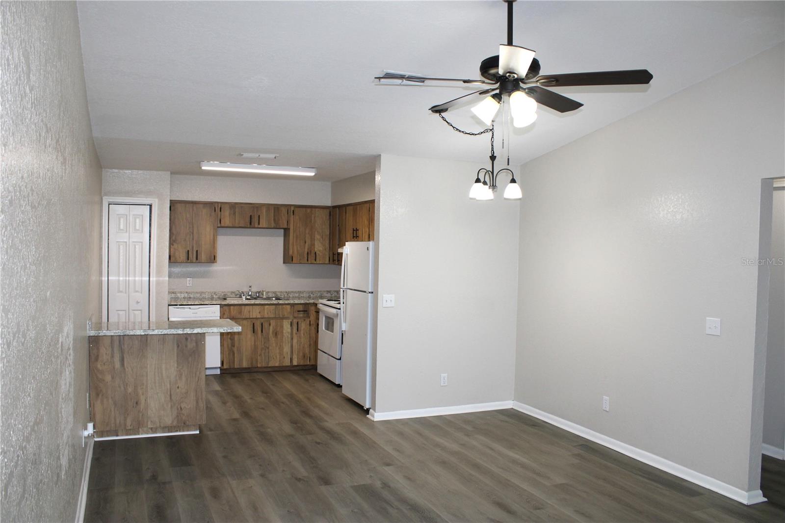 Image 5 of 40 For 3110 Harmon Lane 3112