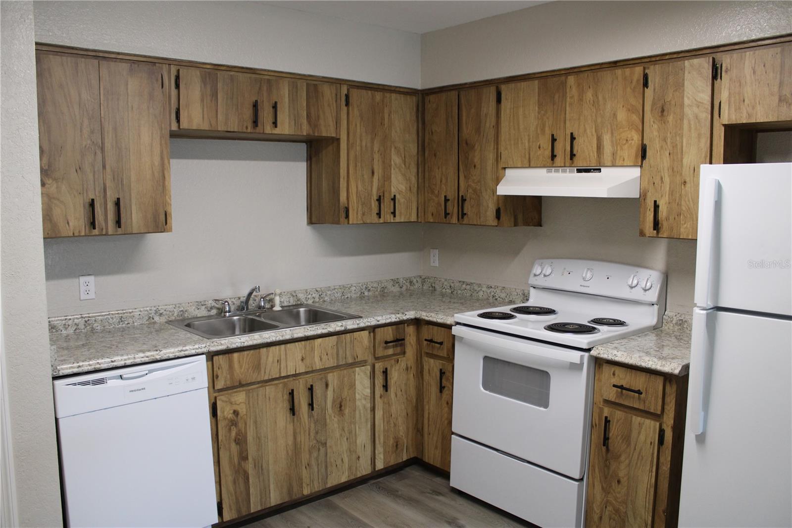 Image 7 of 40 For 3110 Harmon Lane 3112