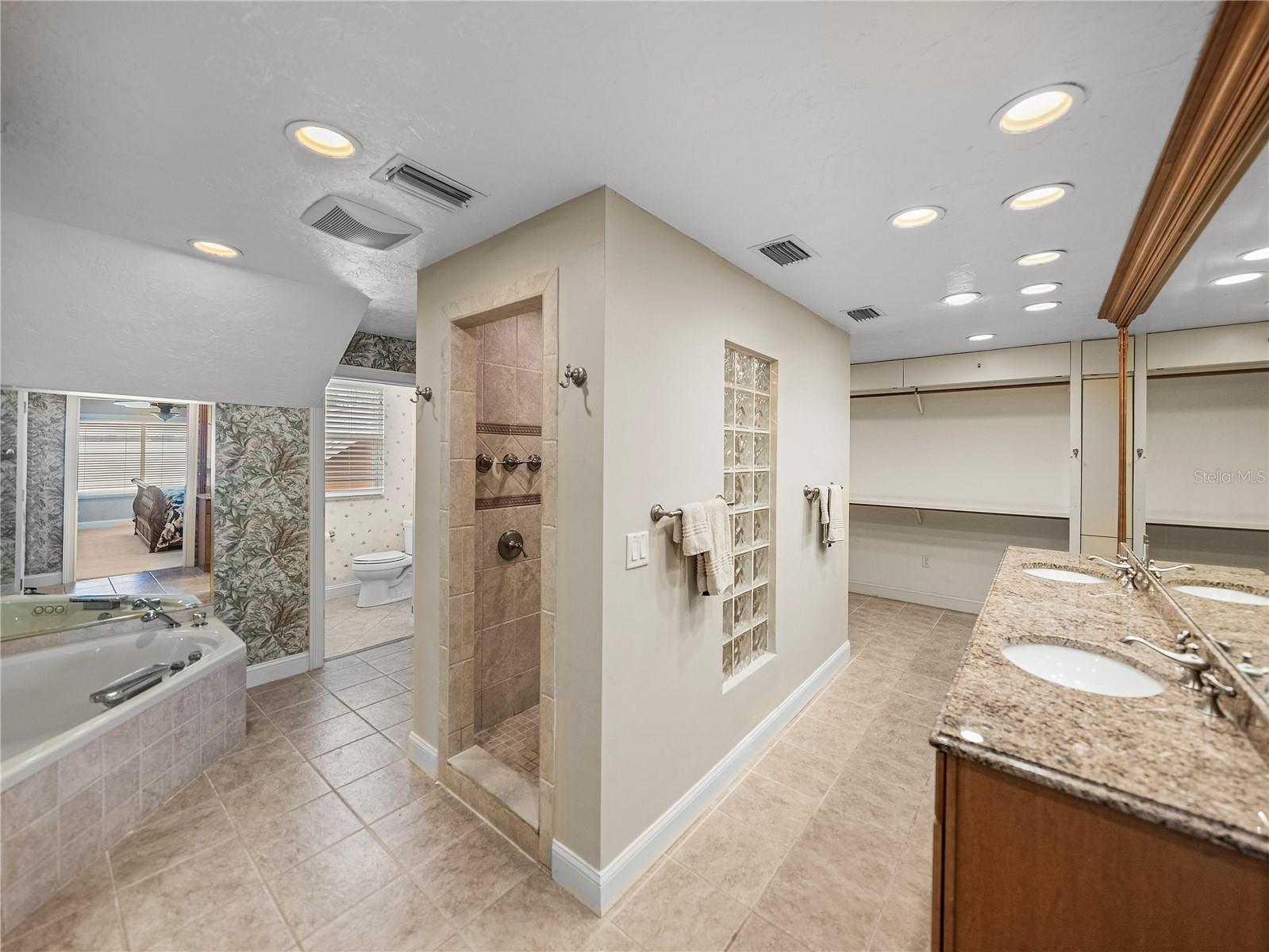 Image 43 of 98 For 1123 Cypress Point W