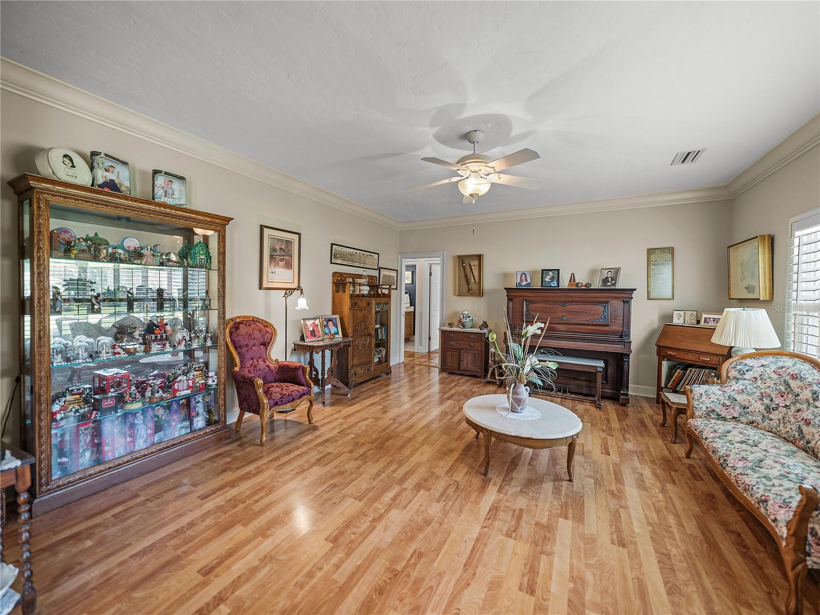 Image 8 of 98 For 1123 Cypress Point W