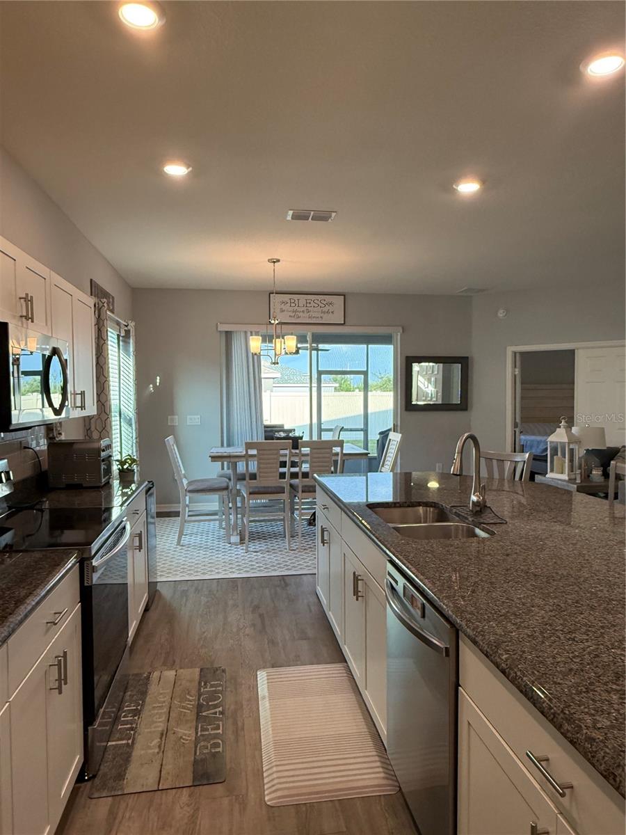 Image 11 of 48 For 832 Vienna Drive