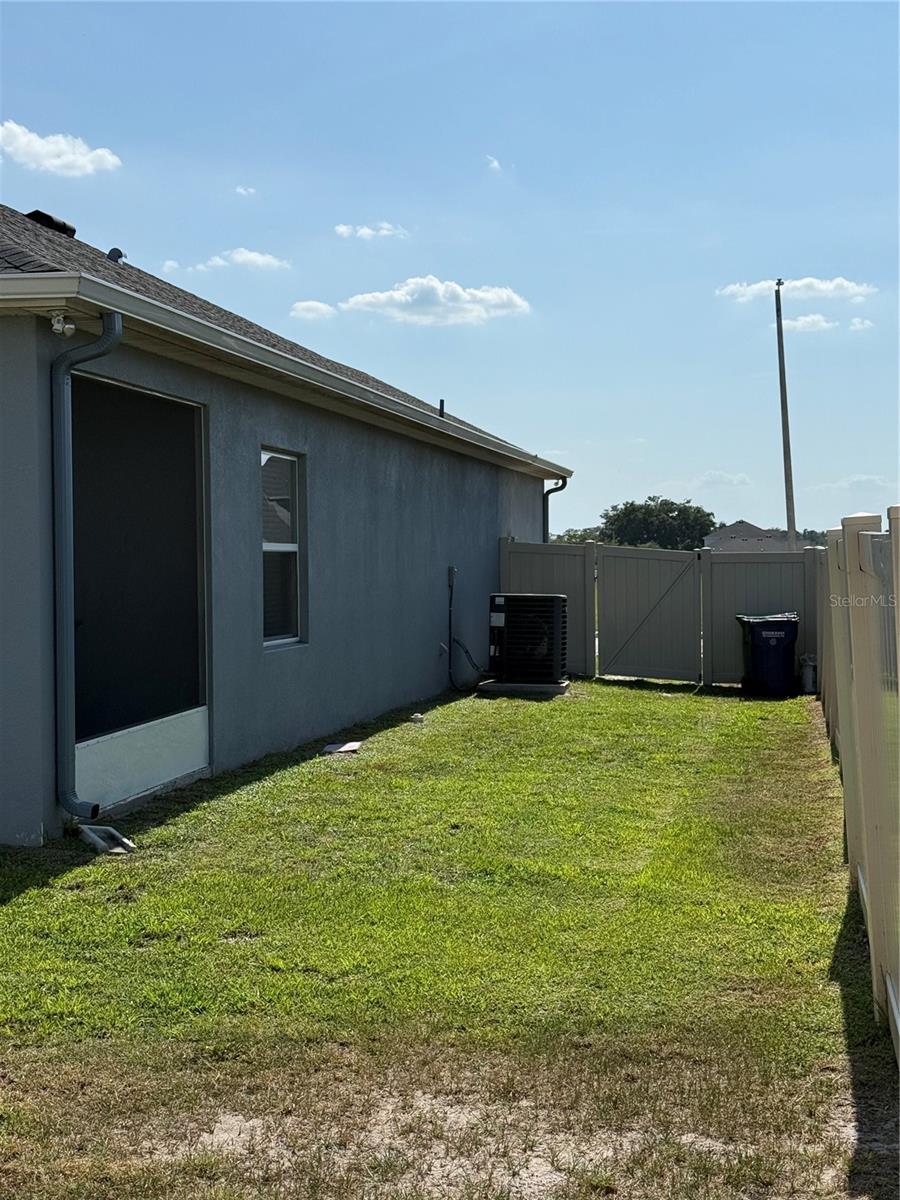 Image 4 of 48 For 832 Vienna Drive