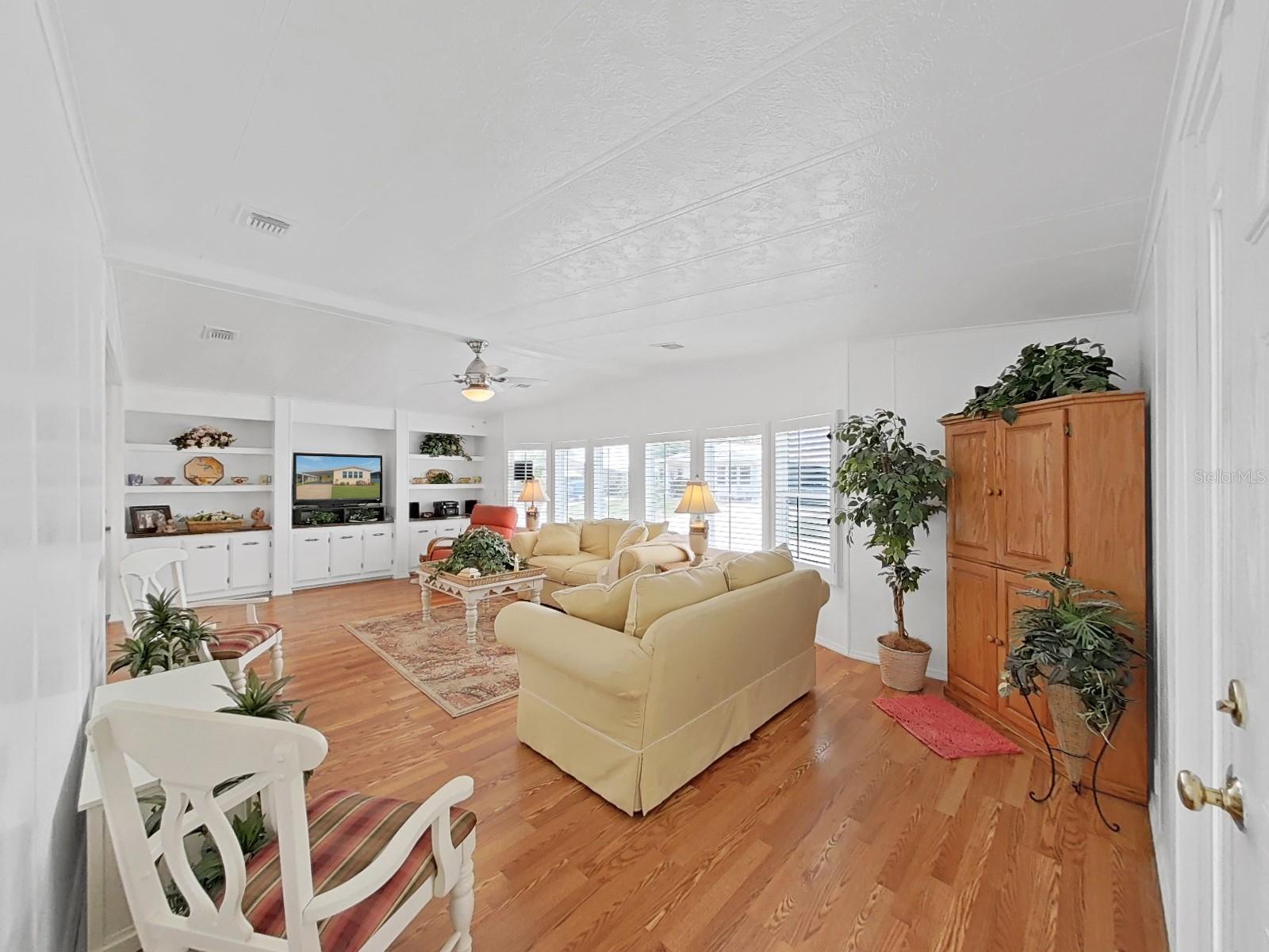 Image 11 of 53 For 4941 Foxdale Dr