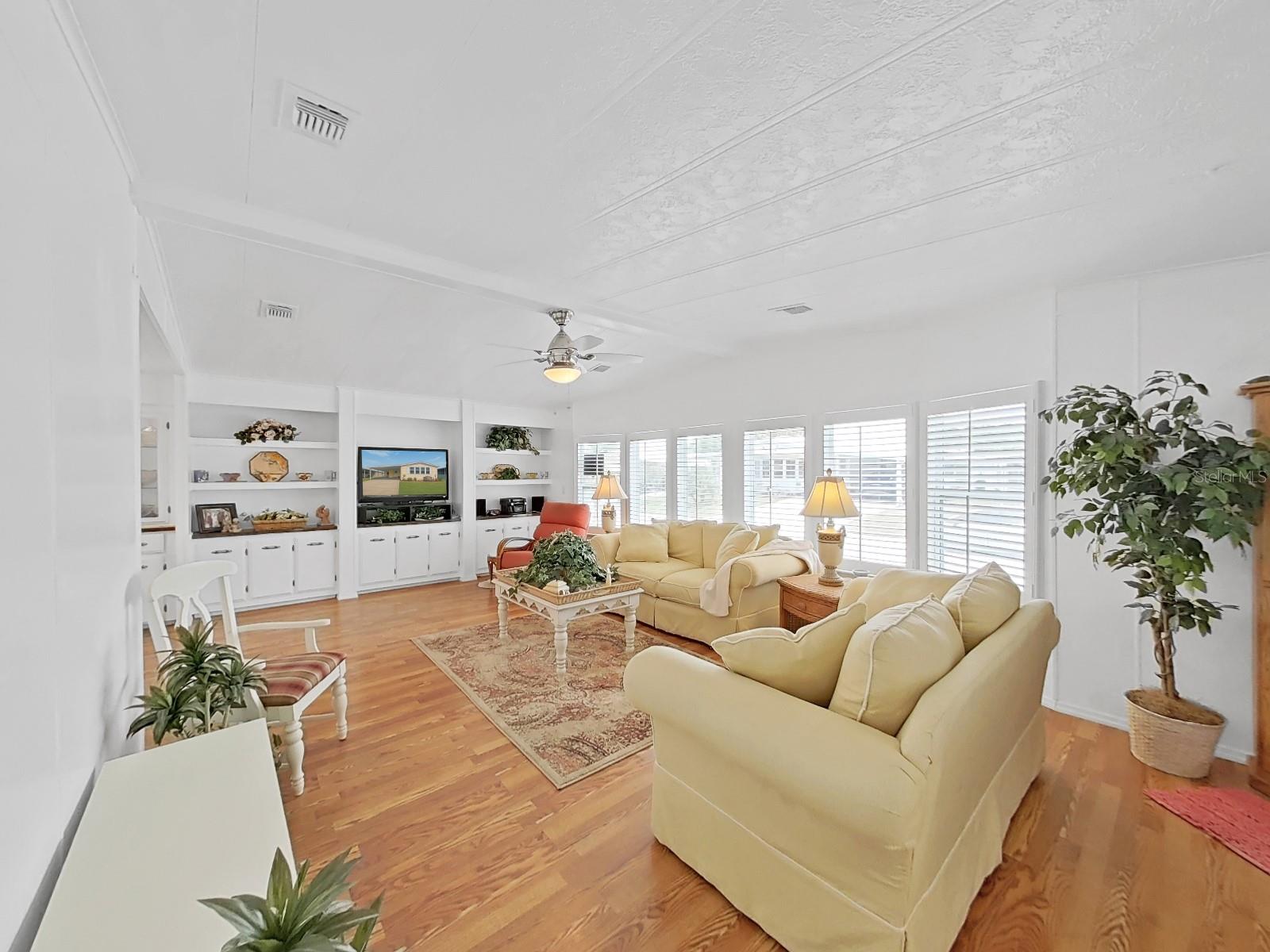 Image 12 of 53 For 4941 Foxdale Dr
