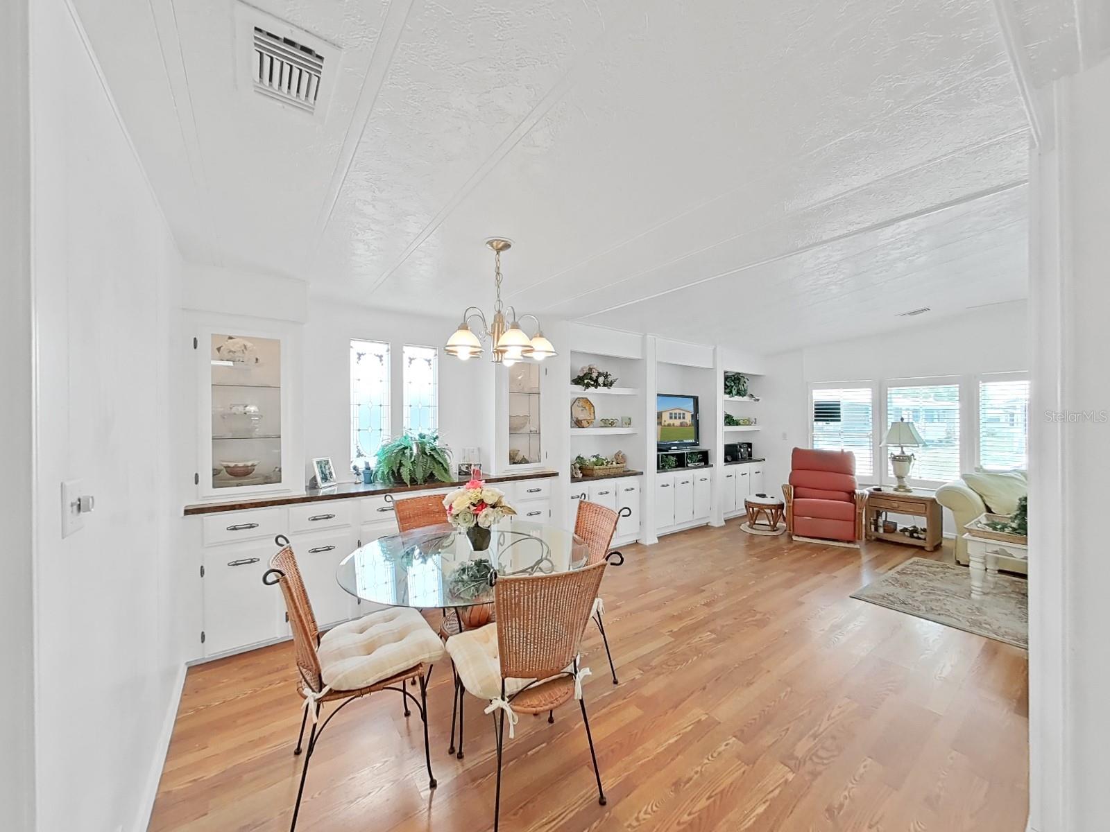 Image 16 of 53 For 4941 Foxdale Dr