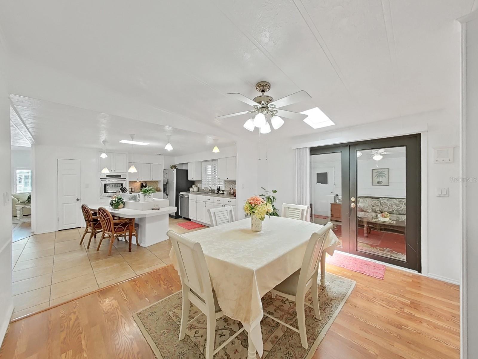Image 19 of 53 For 4941 Foxdale Dr