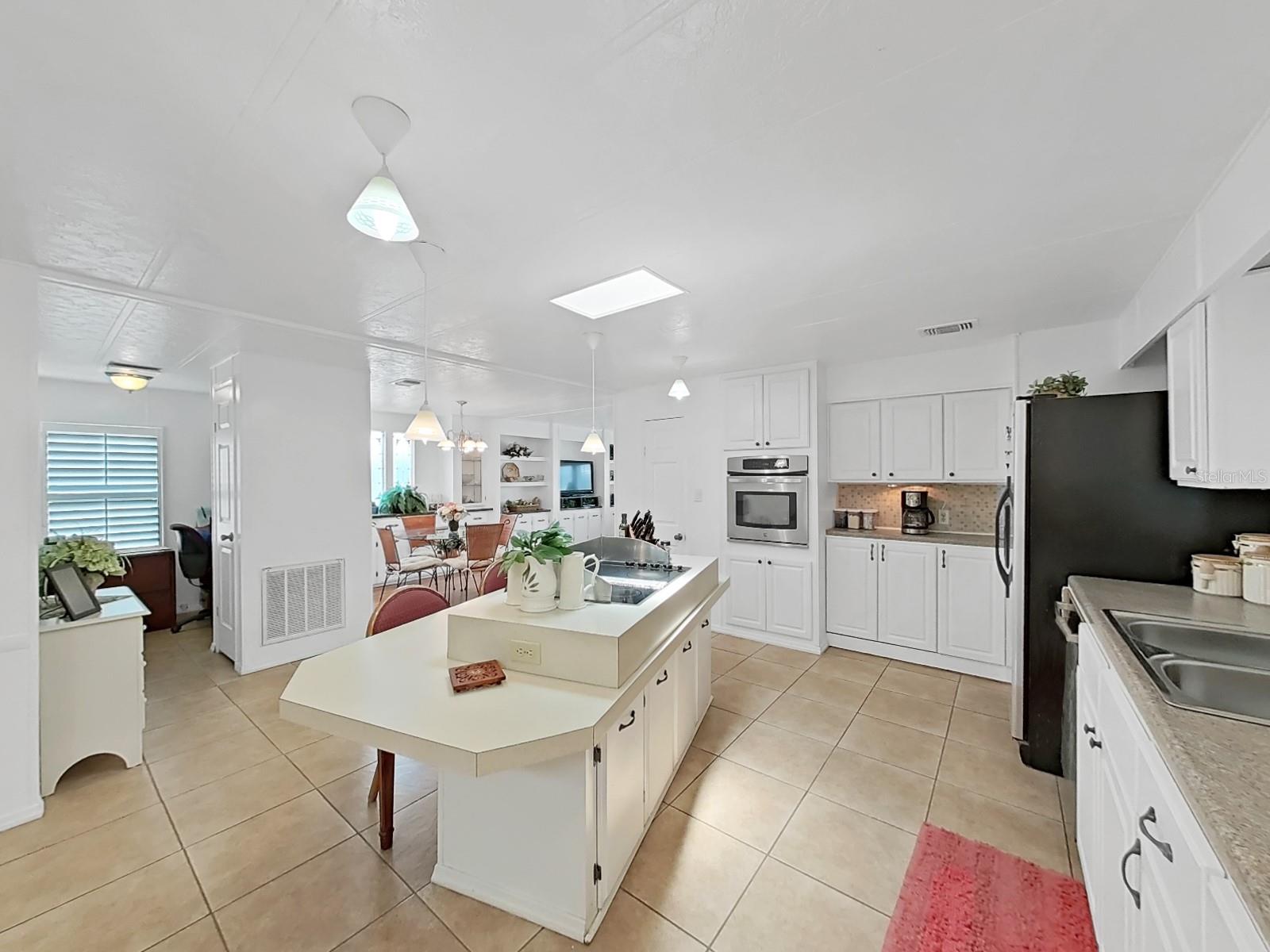 Image 20 of 53 For 4941 Foxdale Dr