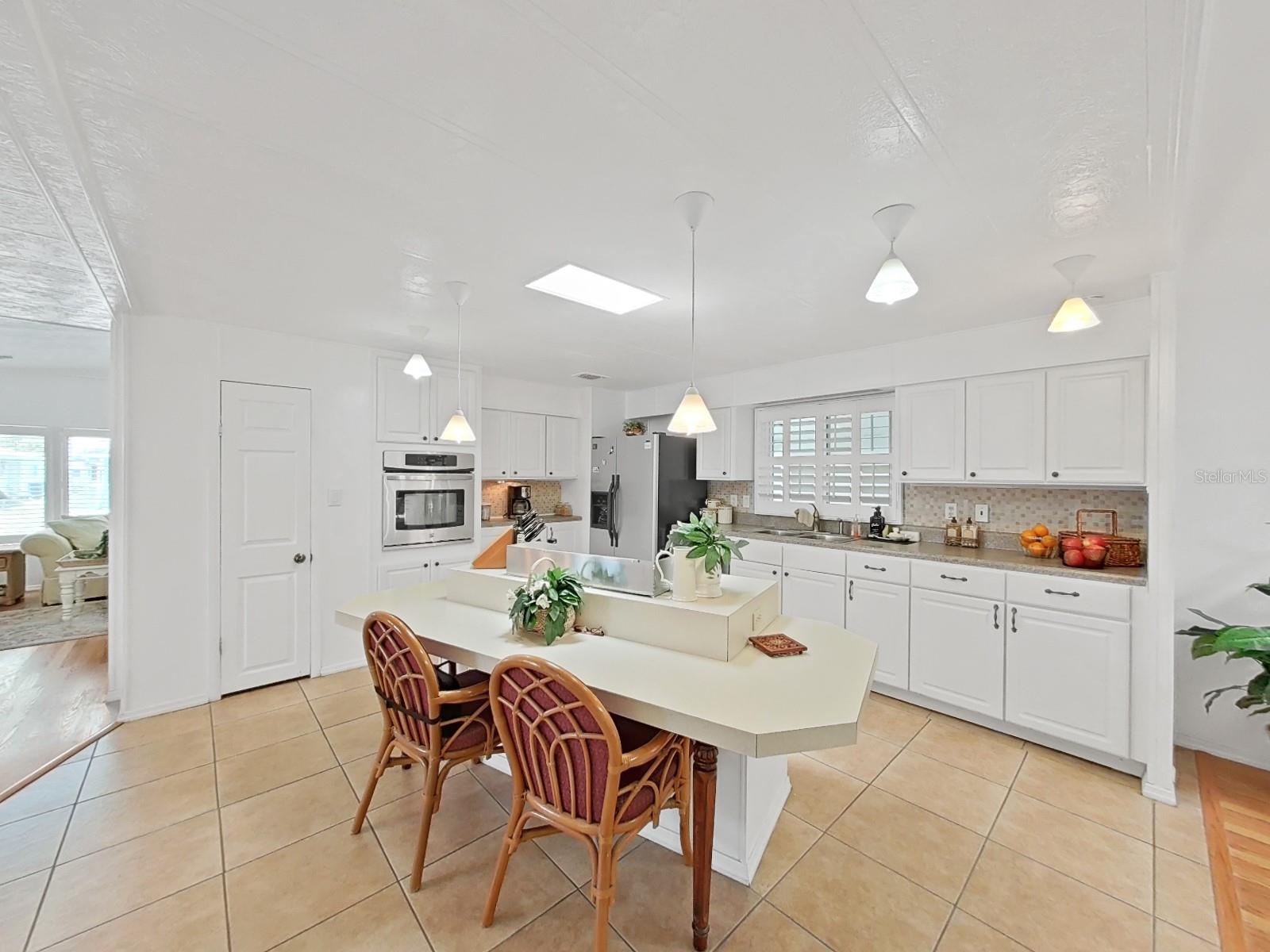 Image 21 of 53 For 4941 Foxdale Dr