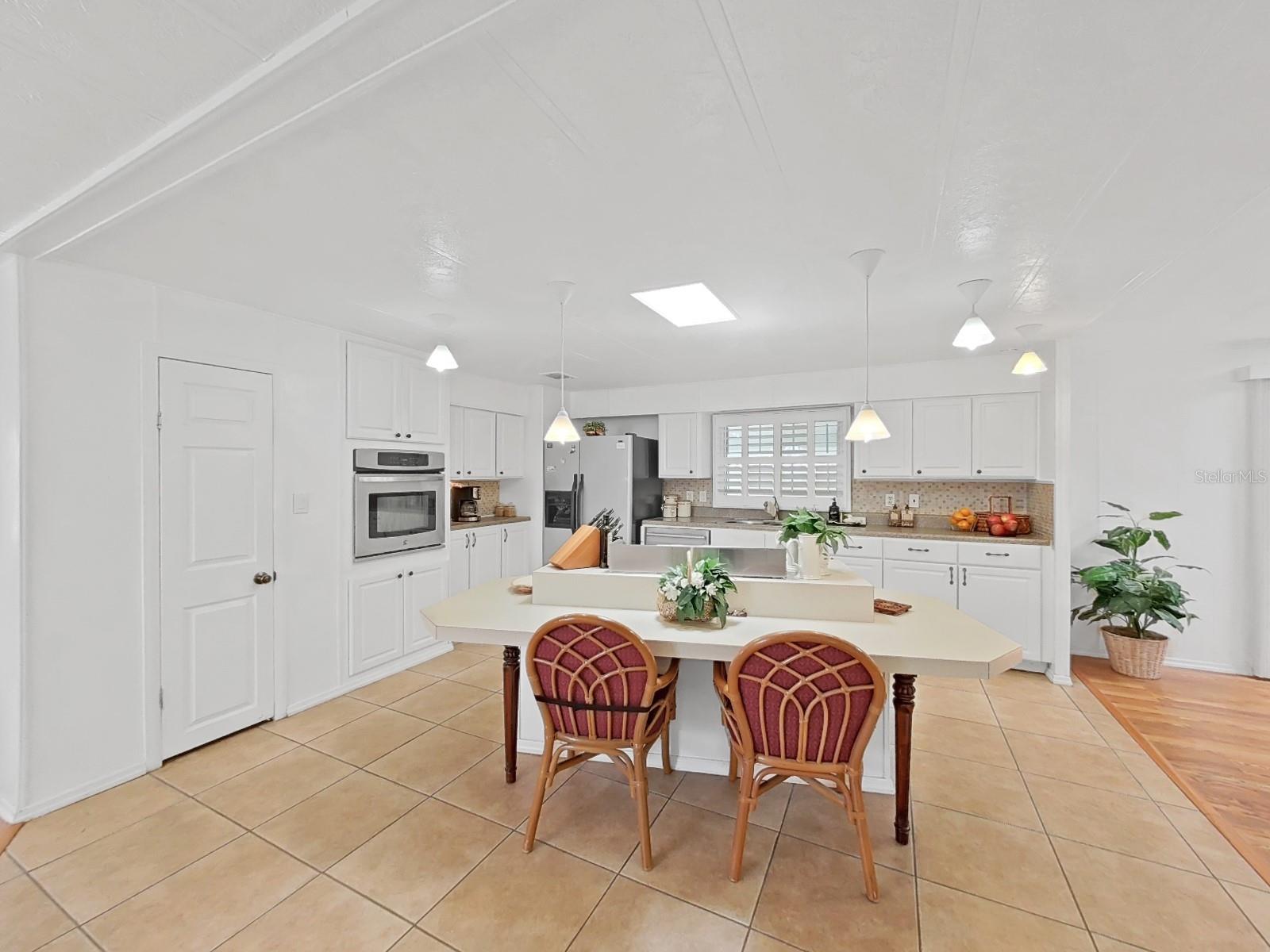 Image 22 of 53 For 4941 Foxdale Dr