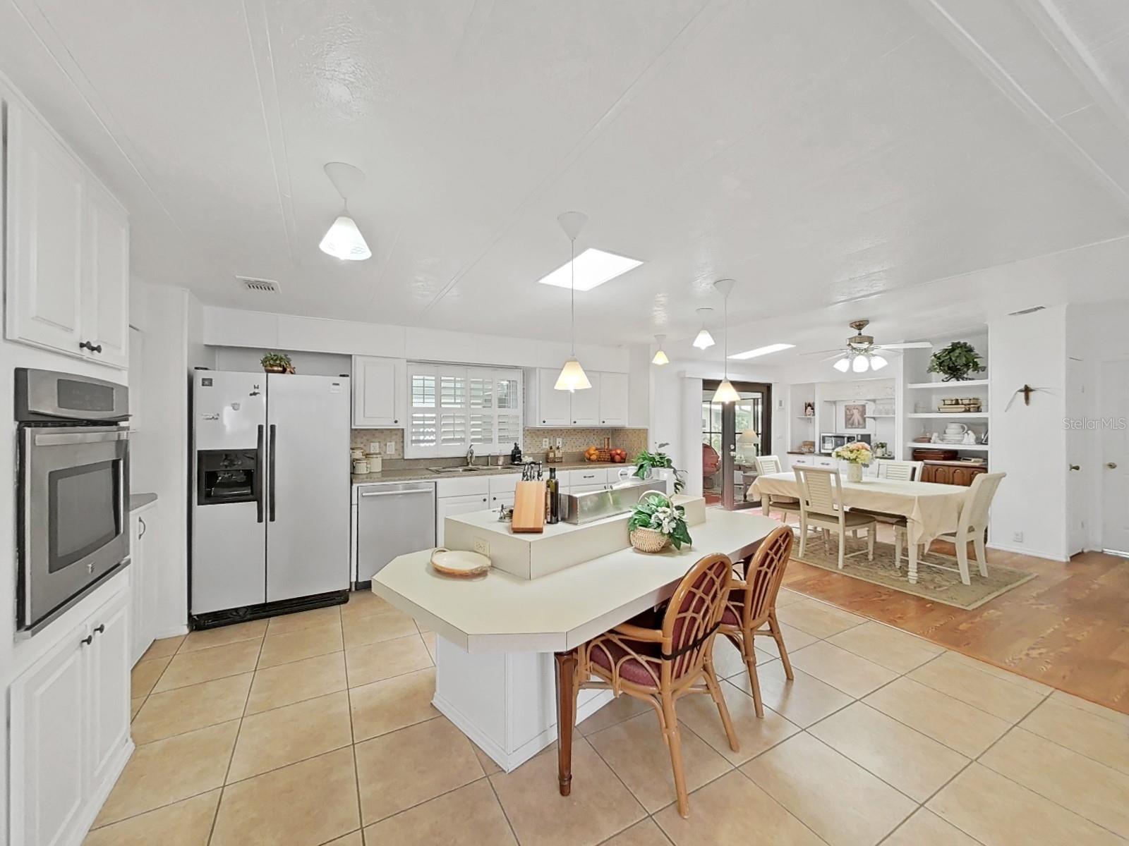 Image 23 of 53 For 4941 Foxdale Dr