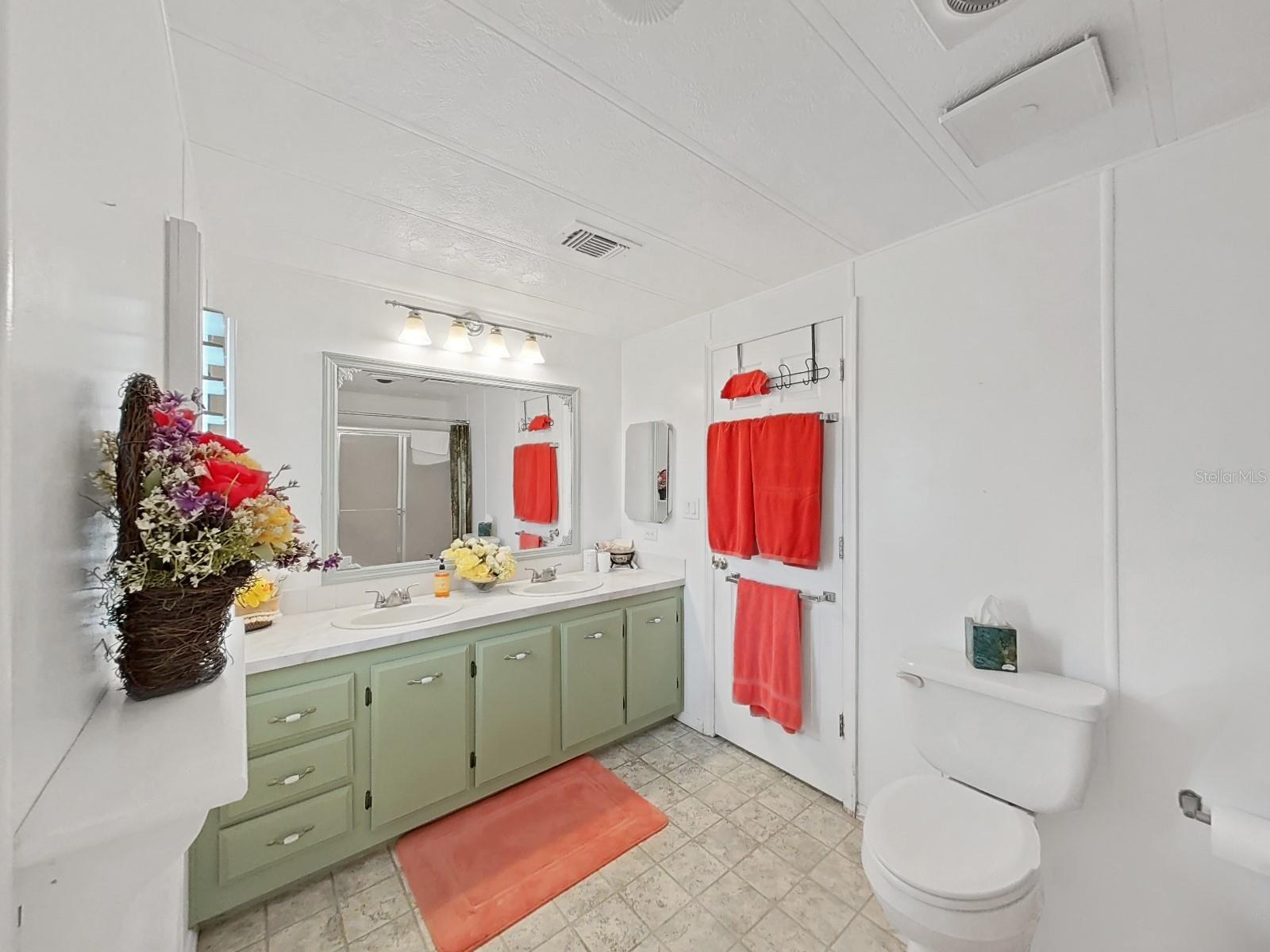 Image 34 of 53 For 4941 Foxdale Dr