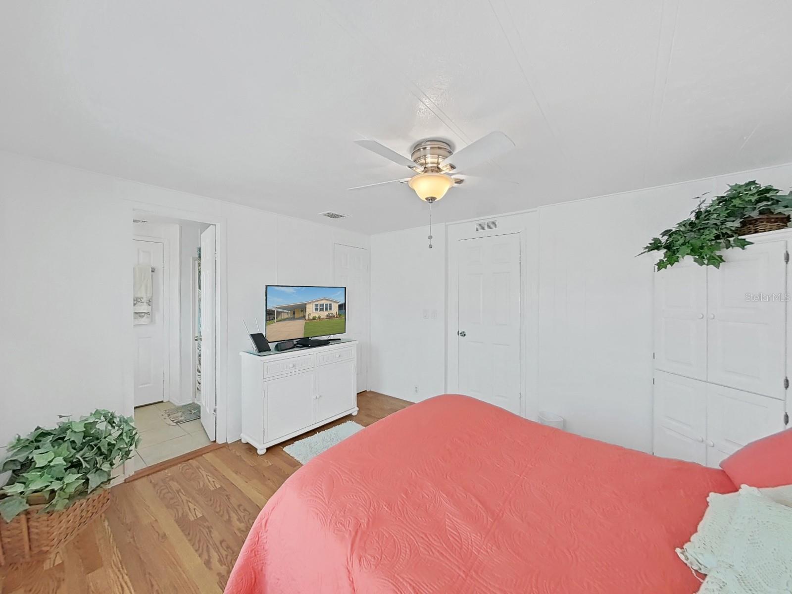 Image 39 of 53 For 4941 Foxdale Dr