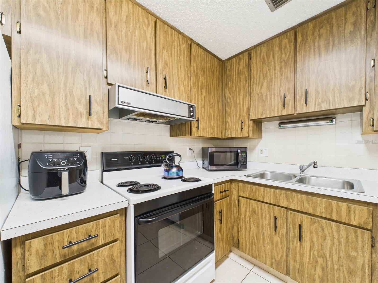 Image 10 of 51 For 2700 Bayshore Boulevard 3210
