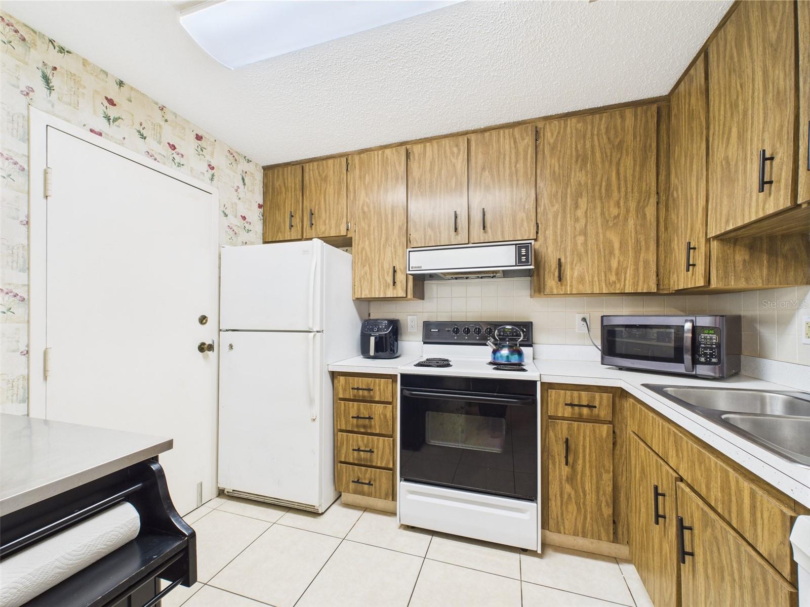 Image 11 of 51 For 2700 Bayshore Boulevard 3210