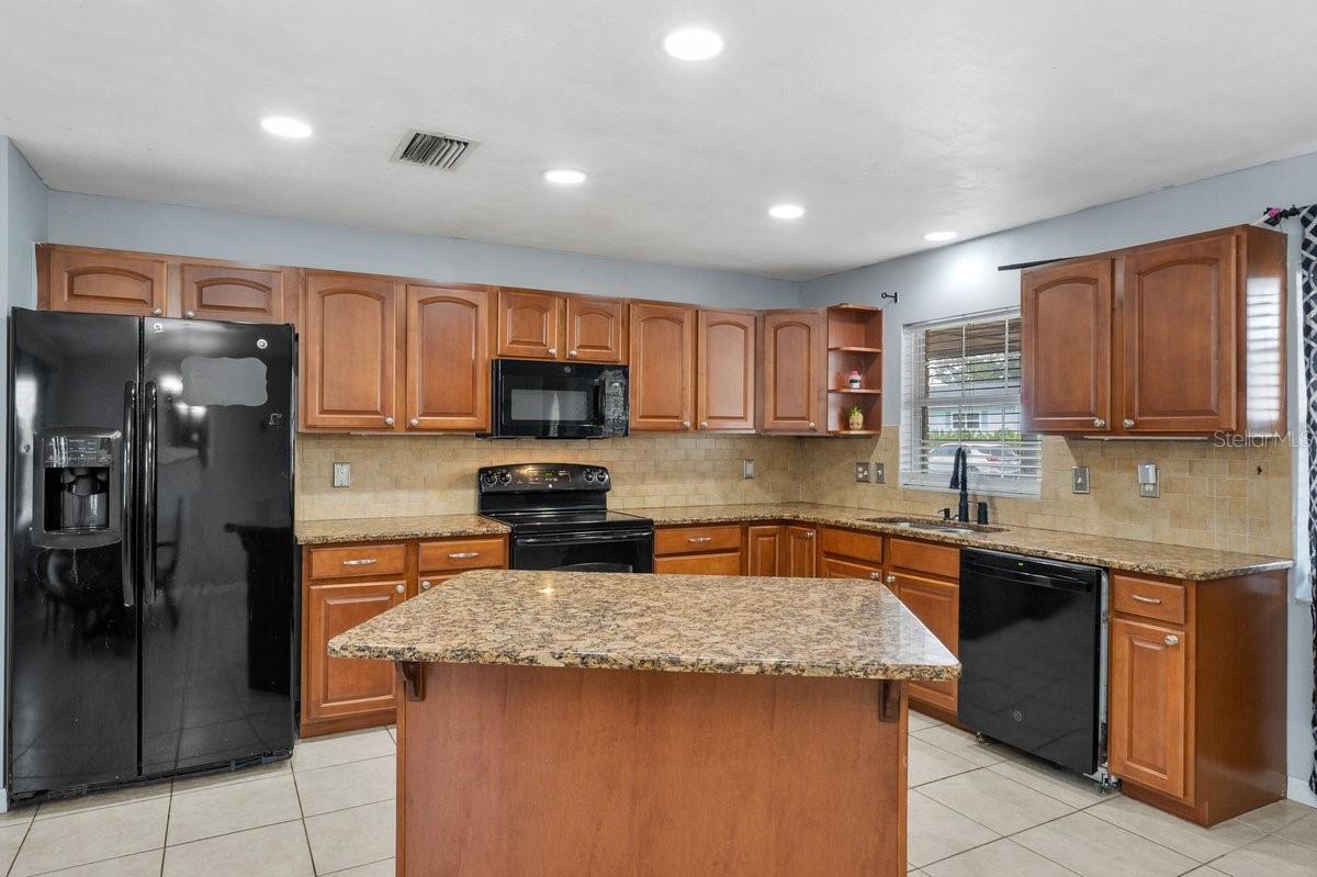 Listing photo id 12 for 320 Boger Boulevard S