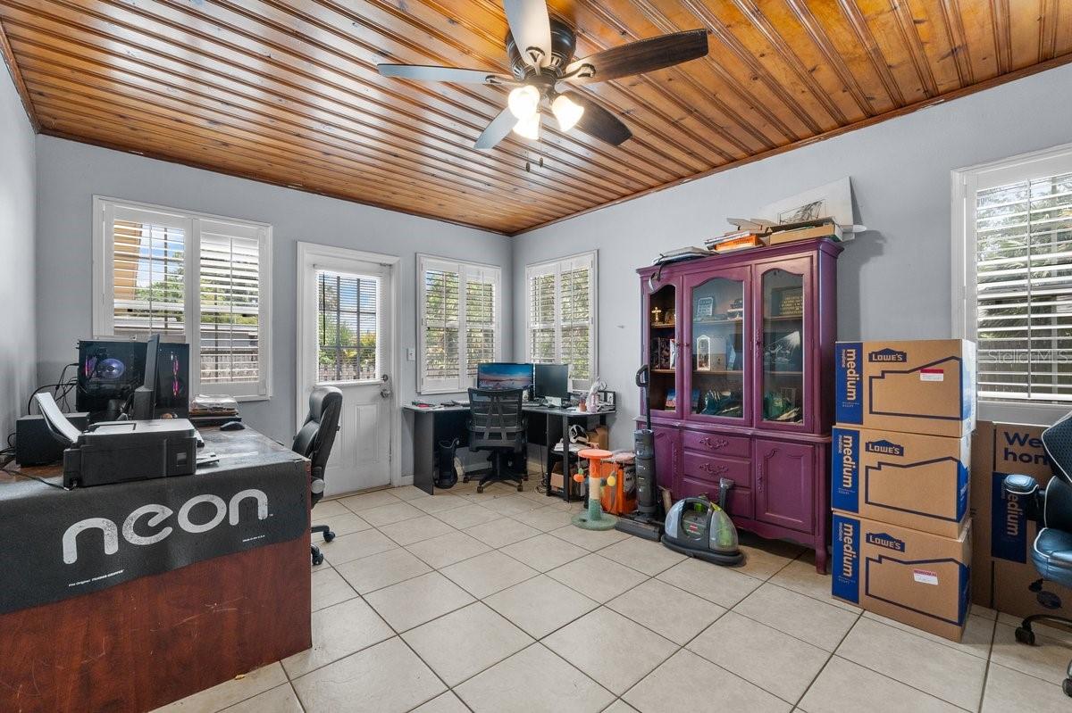 Listing photo id 21 for 320 Boger Boulevard S