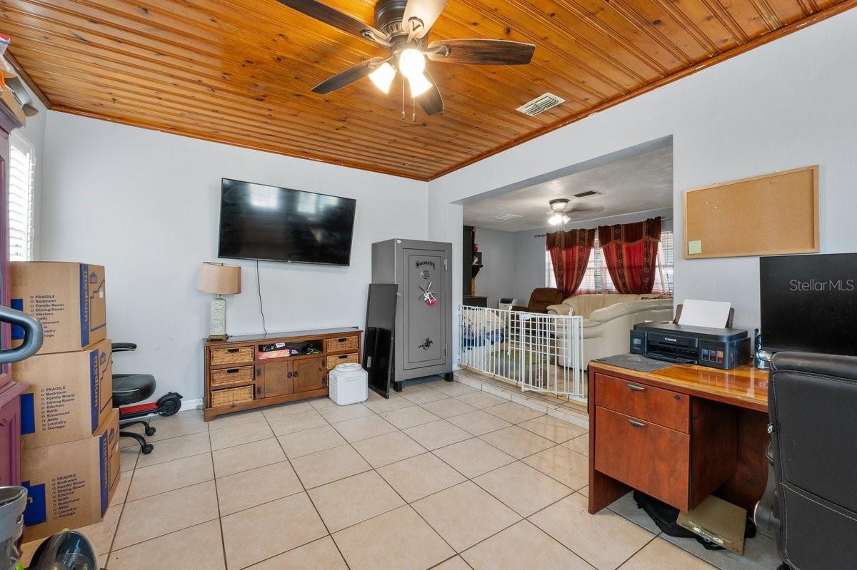 Listing photo id 22 for 320 Boger Boulevard S