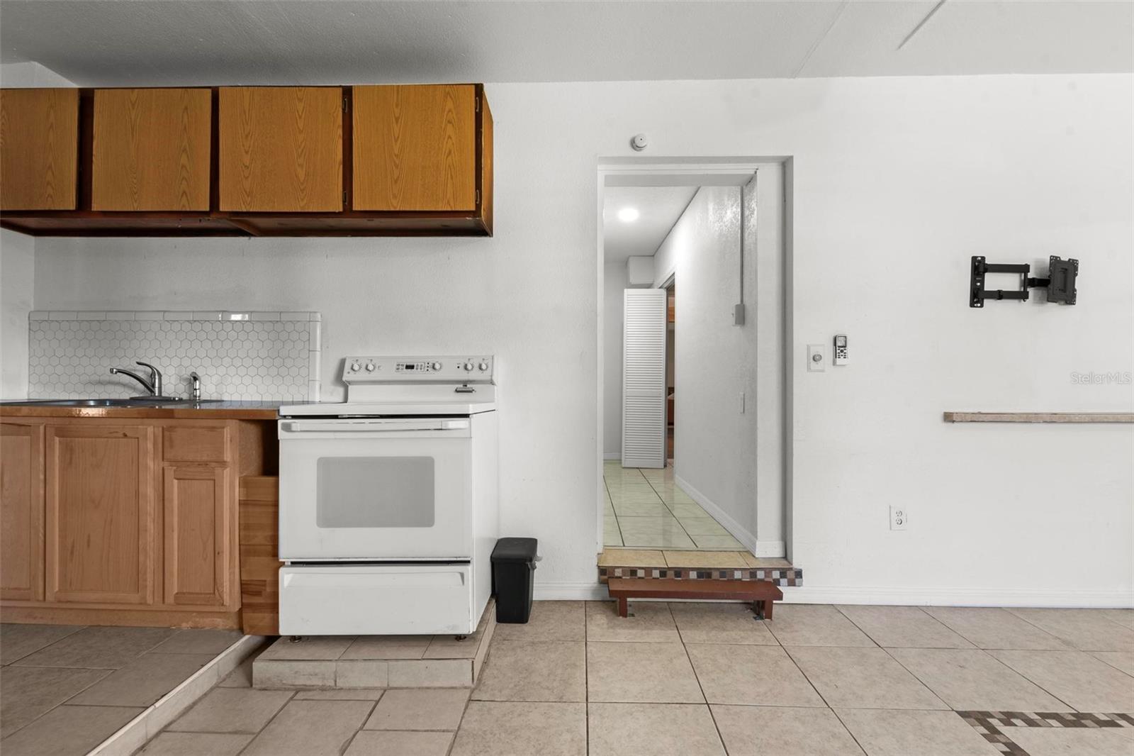 Image 7 of 42 For 608 William Avenue