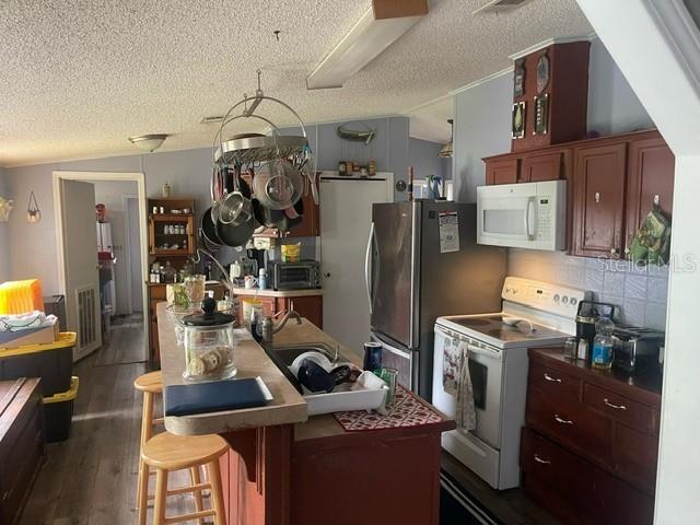 Image 6 of 11 For 3513 Pioneer Trails Boulevard E