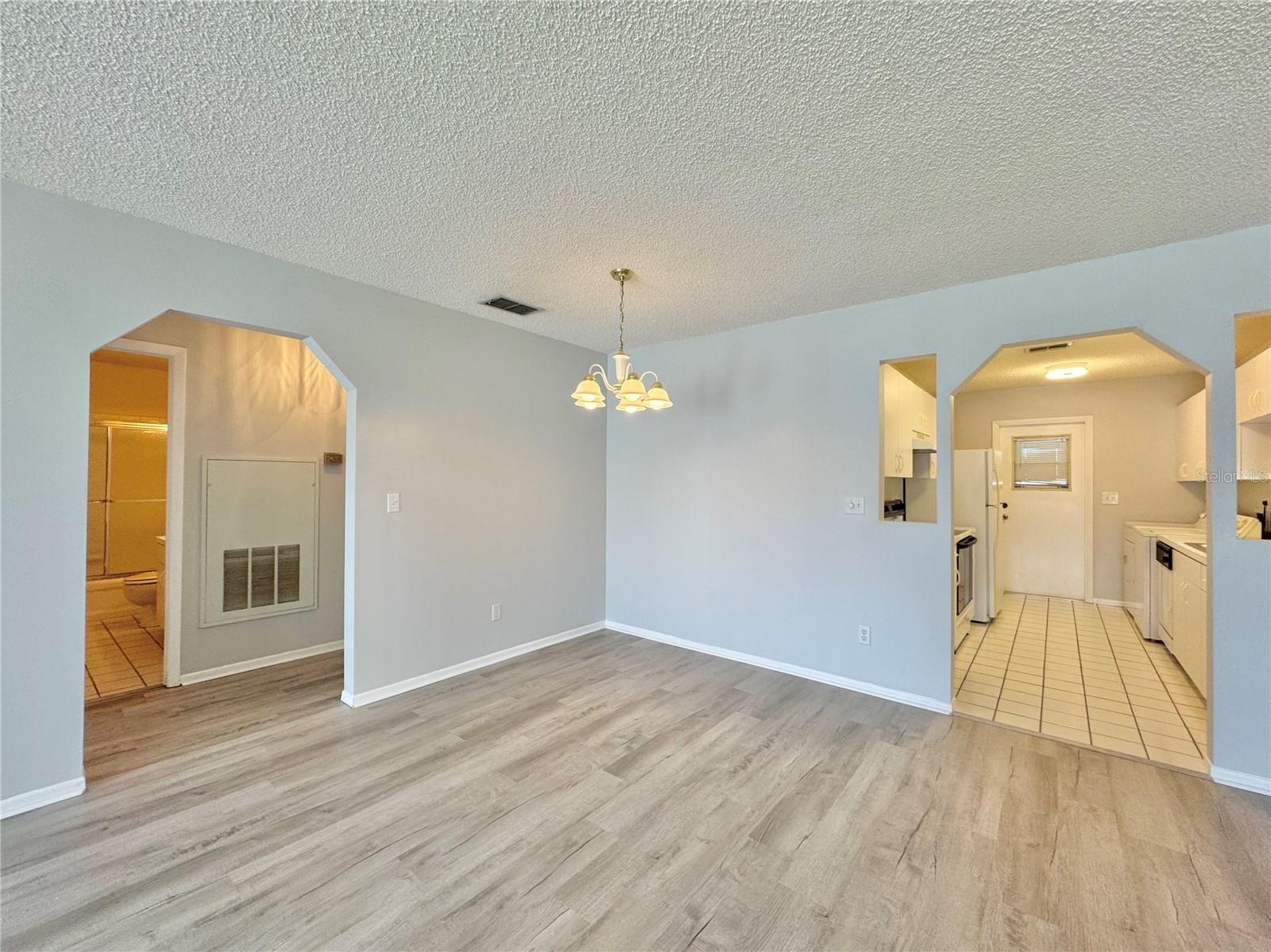 Image 4 of 40 For 615 Ridge Terrace 615