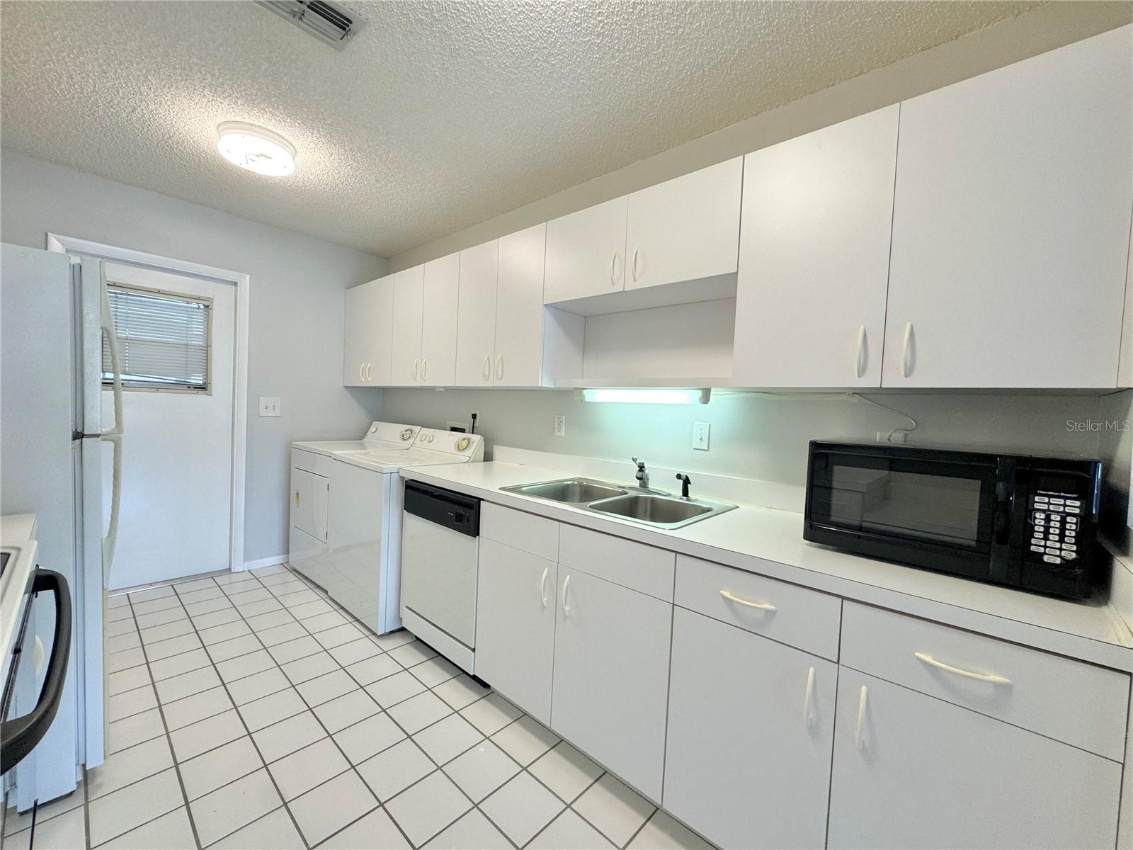 Image 7 of 40 For 615 Ridge Terrace 615
