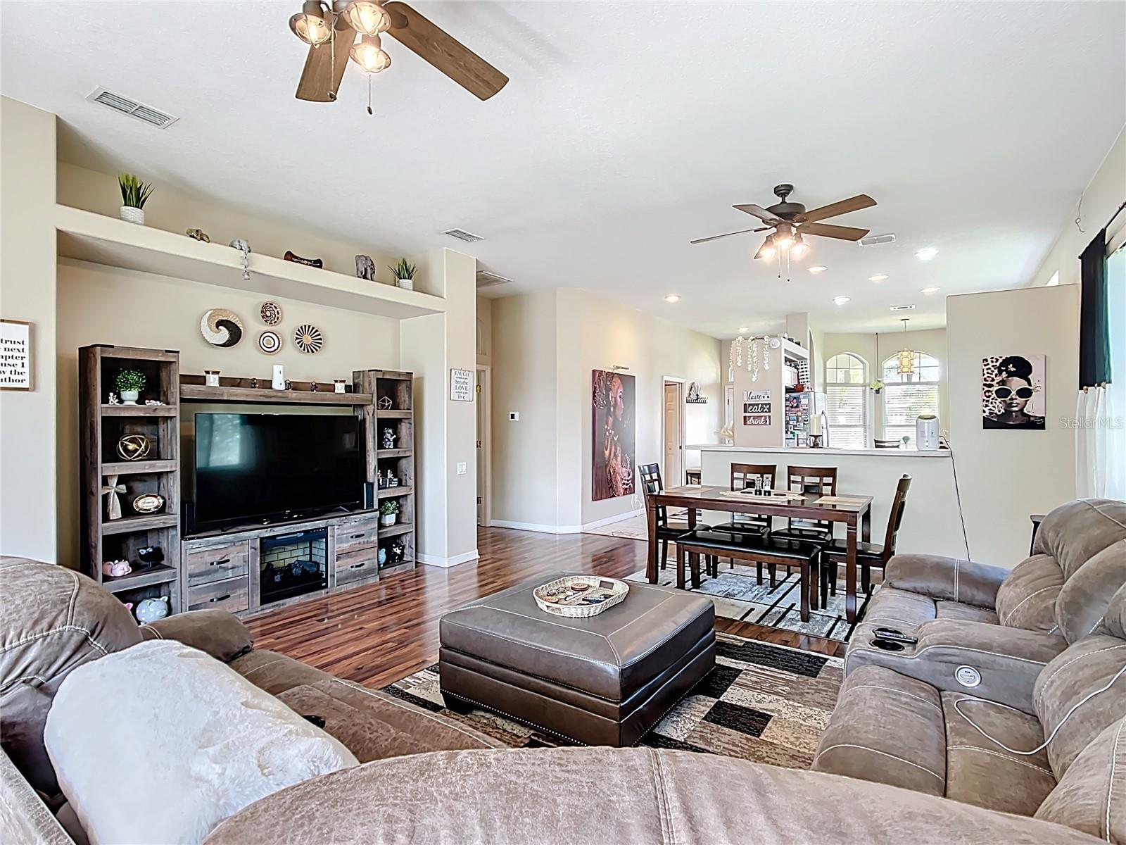 Image 17 of 48 For 380 Niblick Cir
