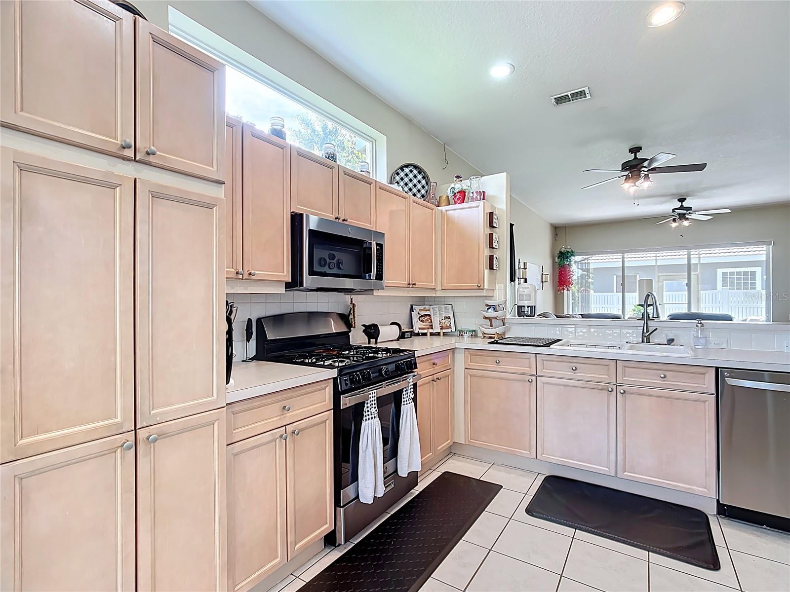 Image 6 of 48 For 380 Niblick Cir