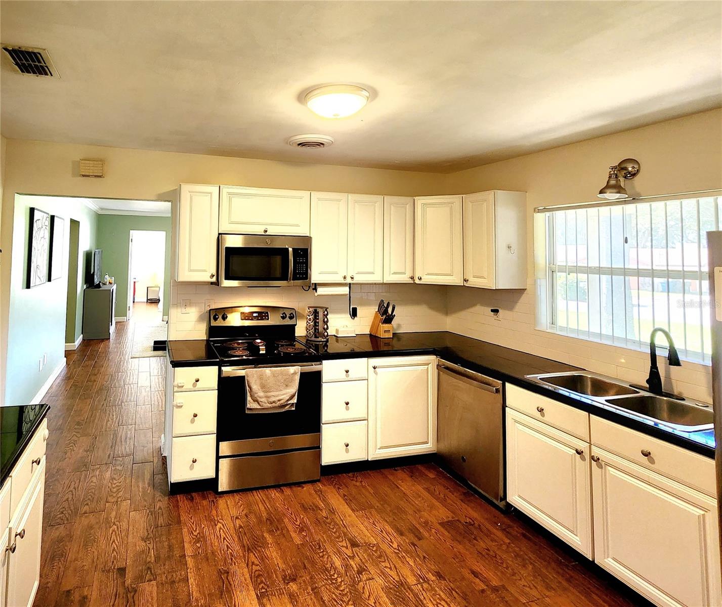 Image 6 of 14 For 550 Thelma Street