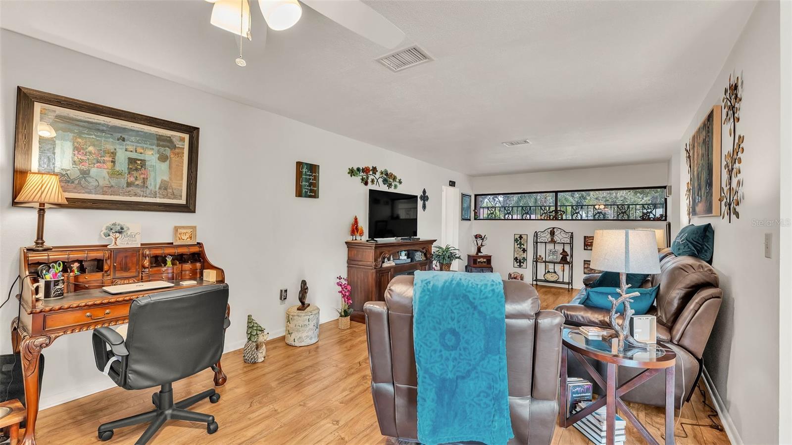 Image 12 of 47 For 527 Duchess Drive