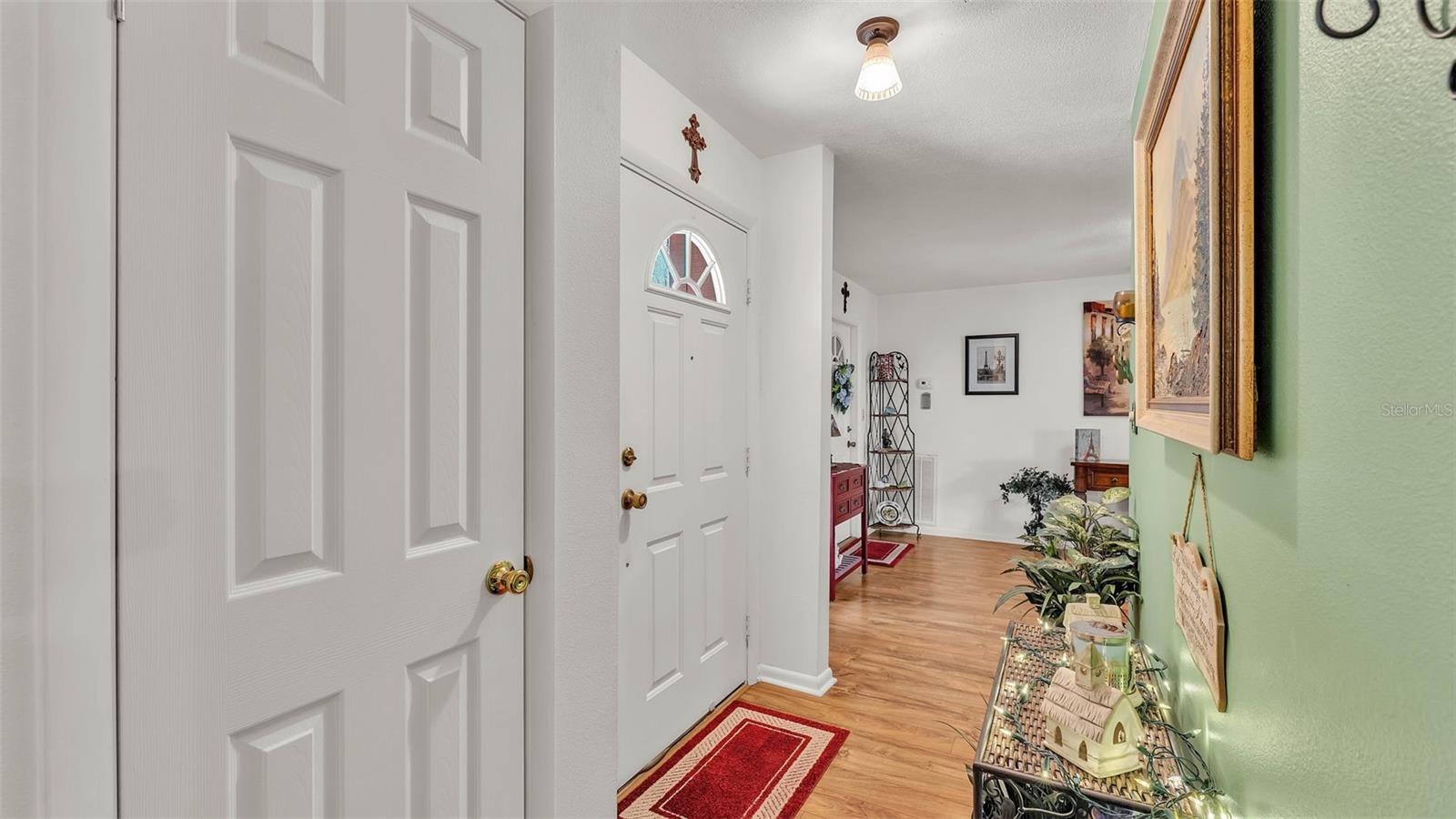 Image 16 of 47 For 527 Duchess Drive