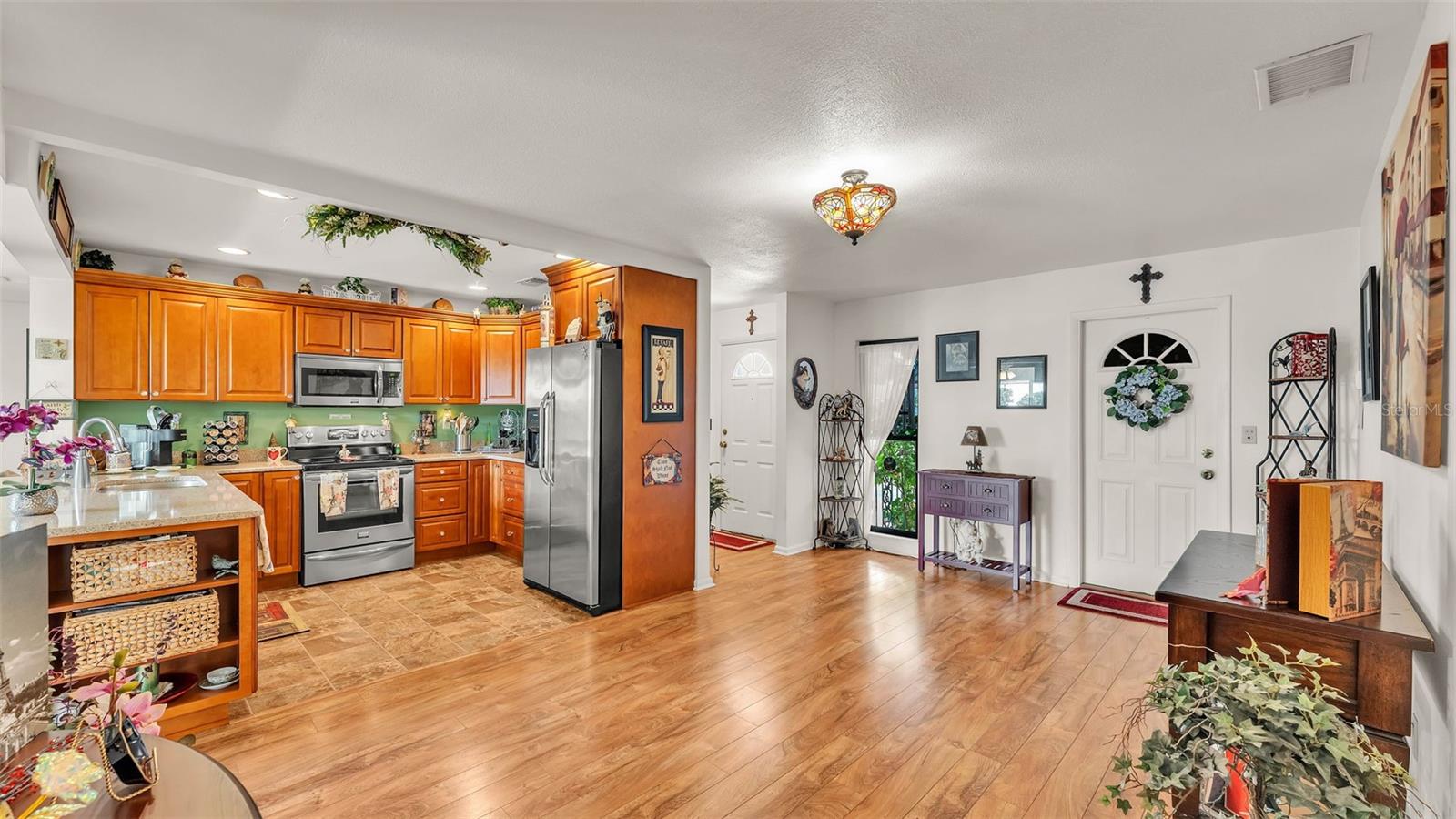 Image 17 of 47 For 527 Duchess Drive