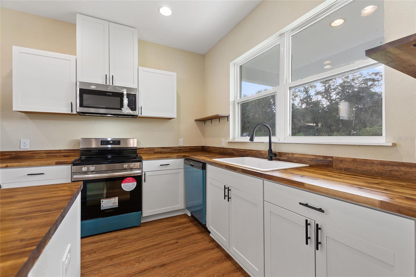 Image 10 of 53 For 1042 Golden Bough Road