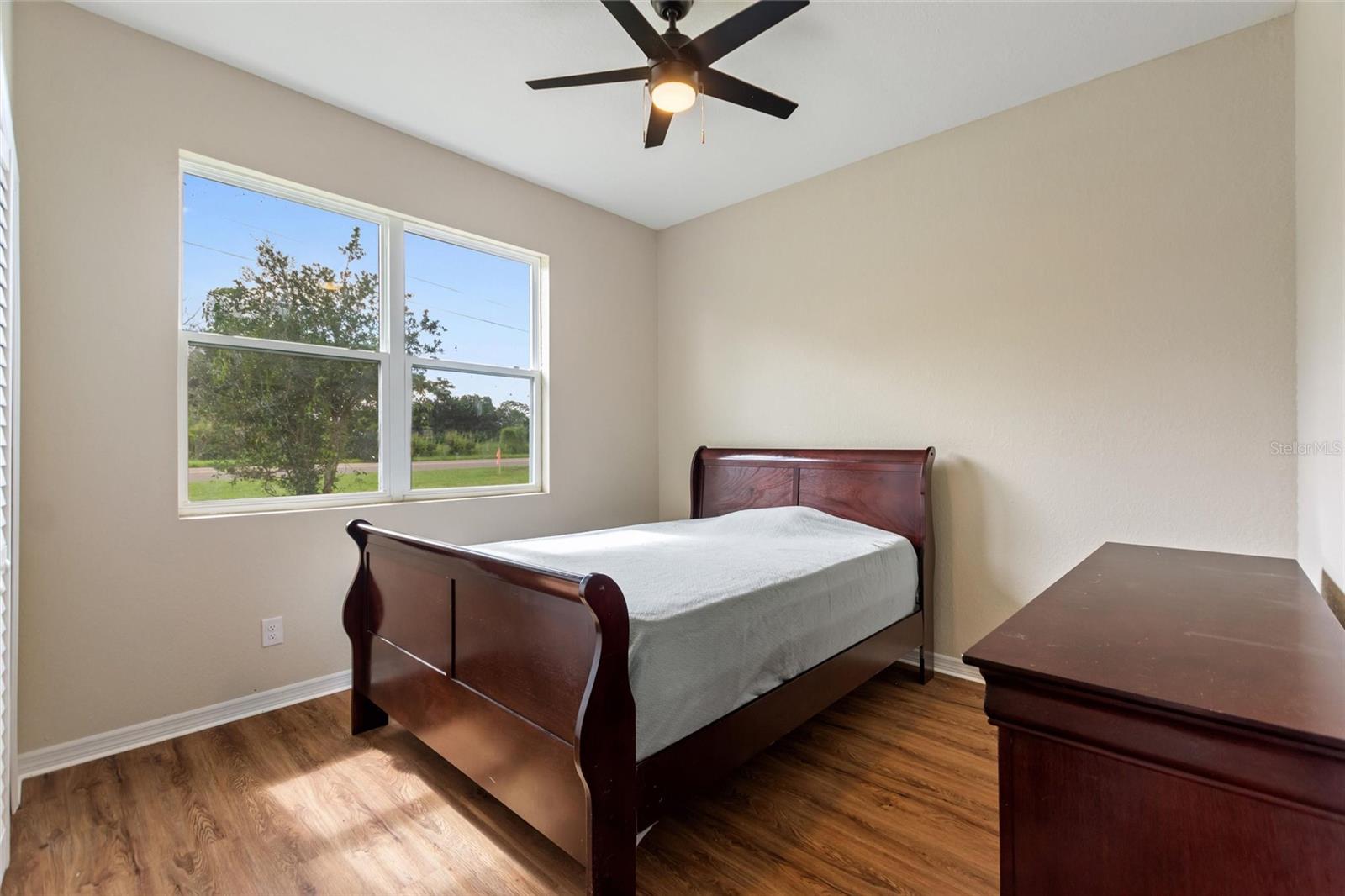 Image 17 of 53 For 1042 Golden Bough Road