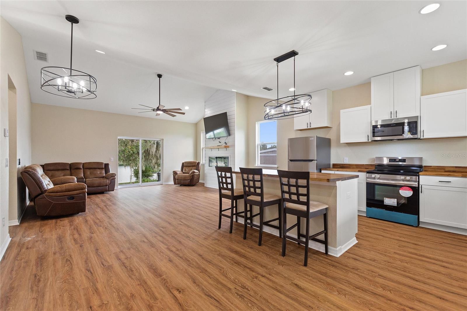 Image 9 of 53 For 1042 Golden Bough Road