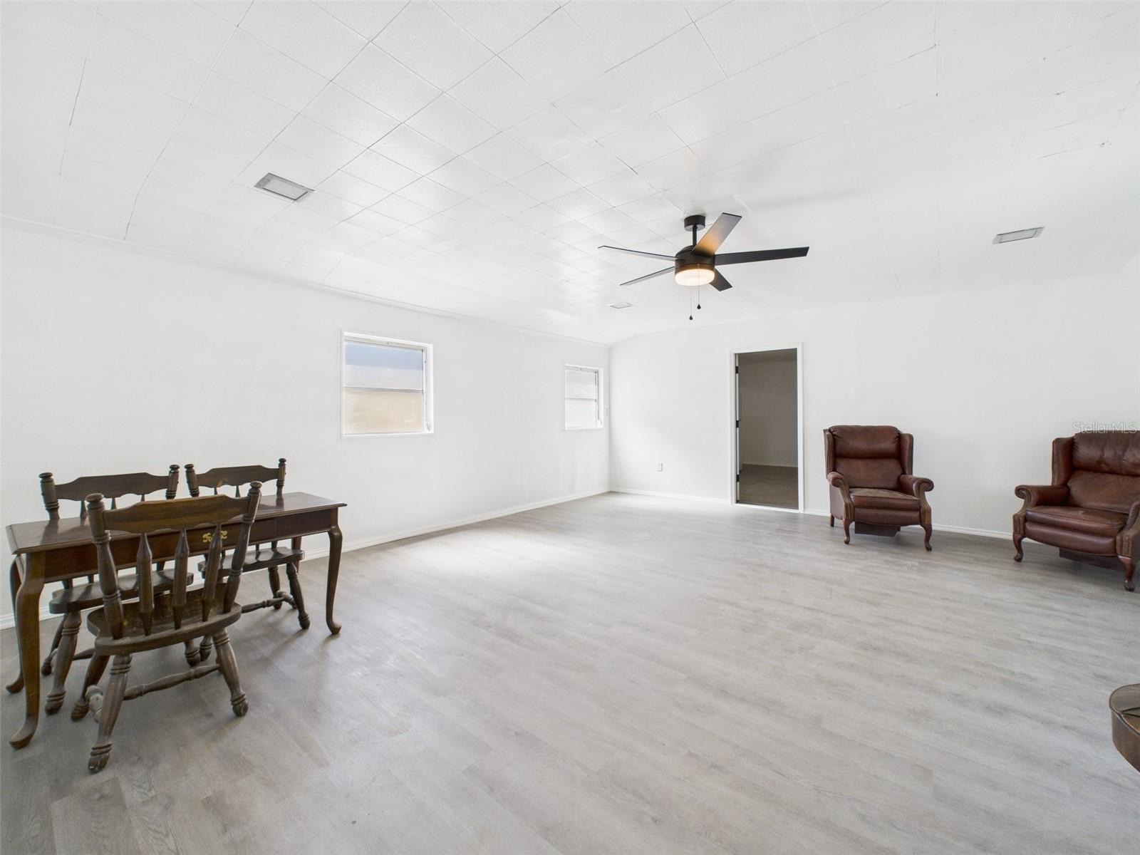 Image 4 of 78 For 1600 Derby Avenue