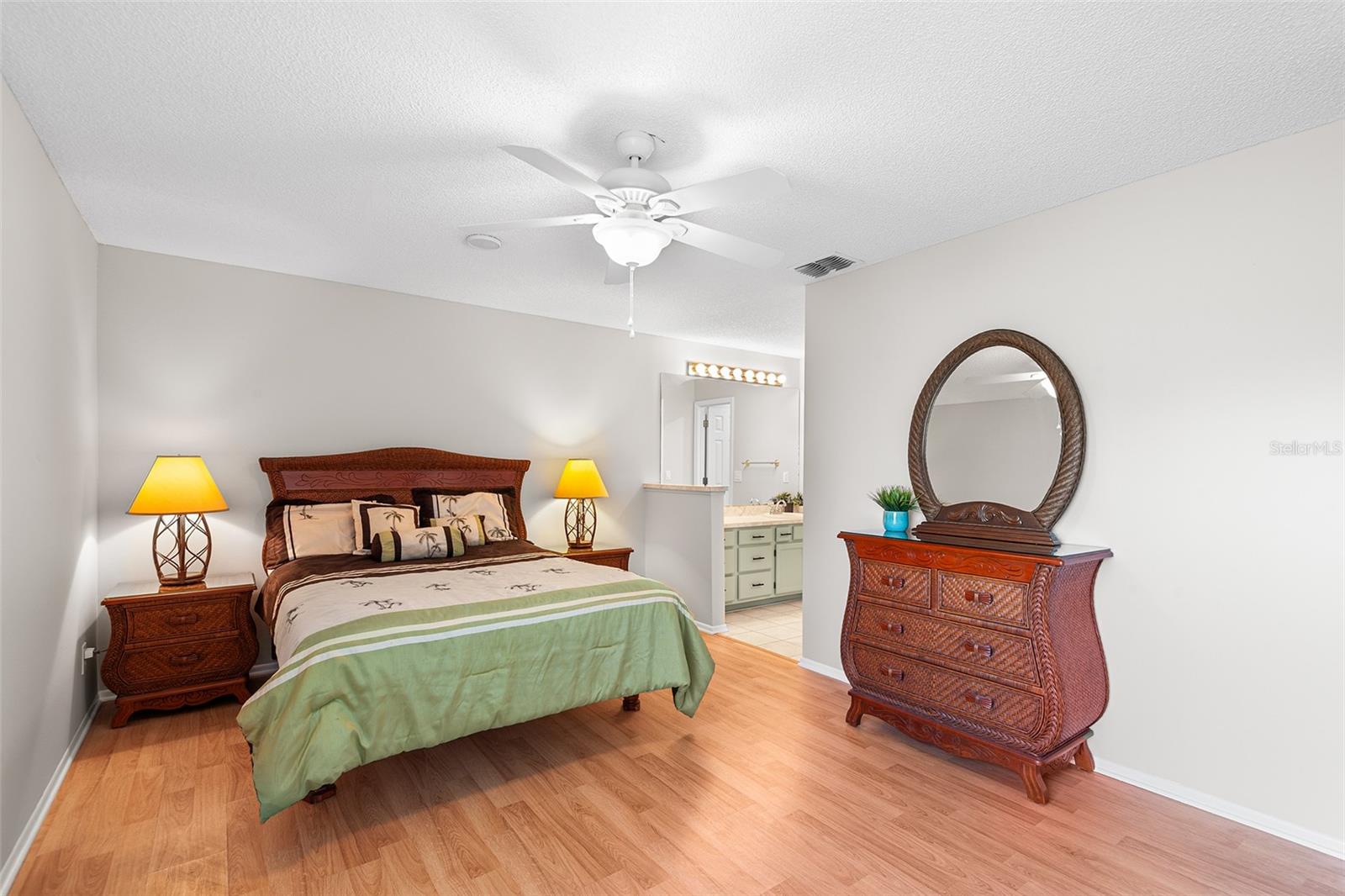 Image 10 of 22 For 703 Magnolia Place 703