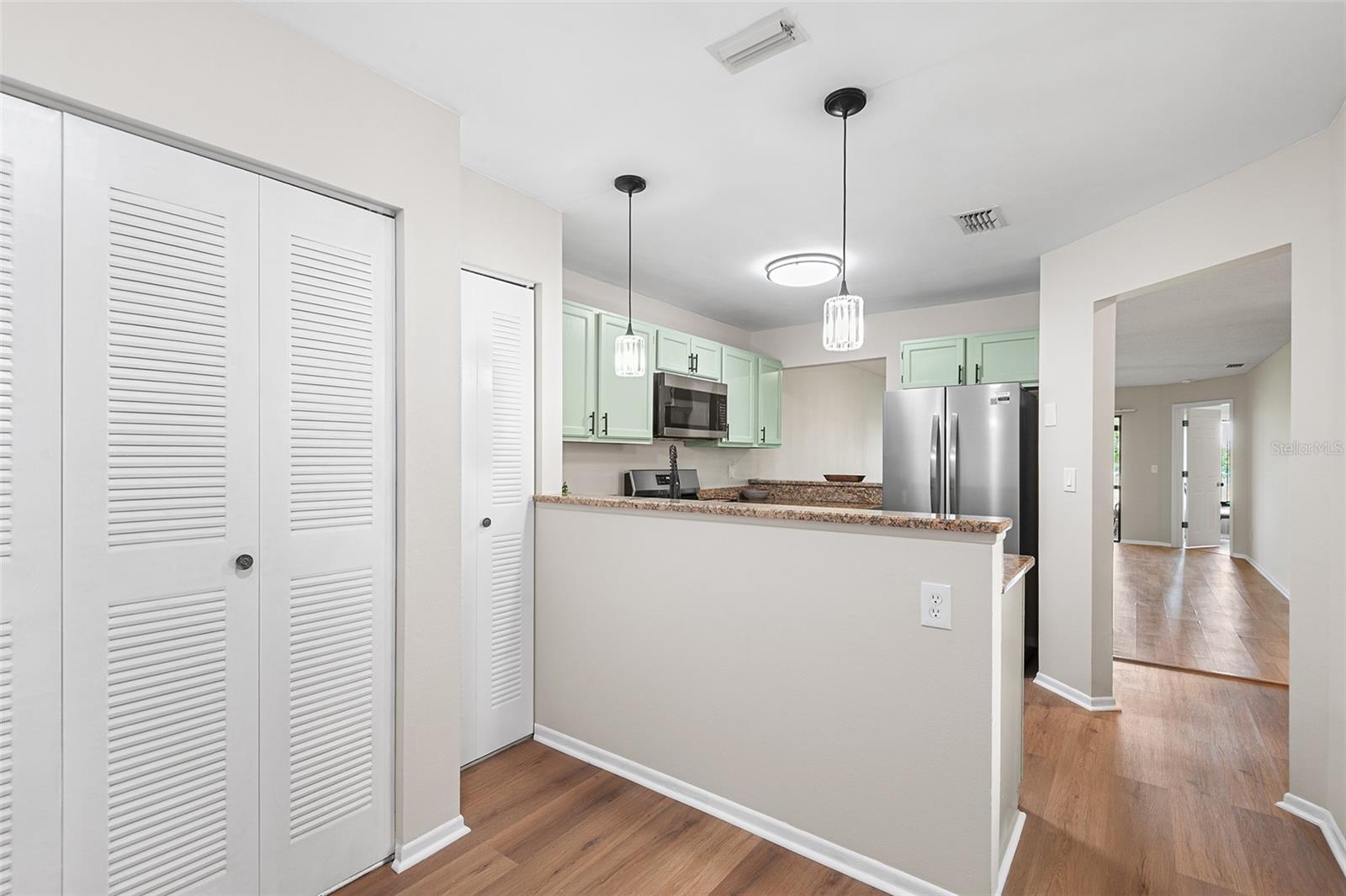 Image 2 of 22 For 703 Magnolia Place 703