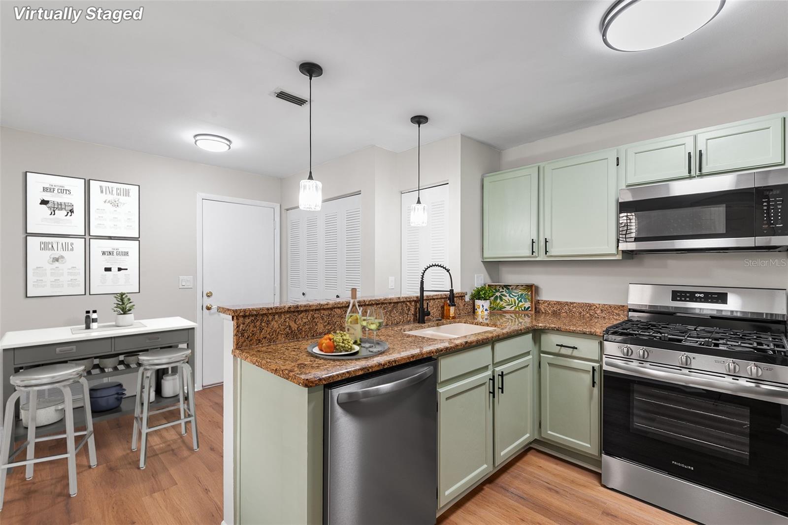 Image 4 of 22 For 703 Magnolia Place 703