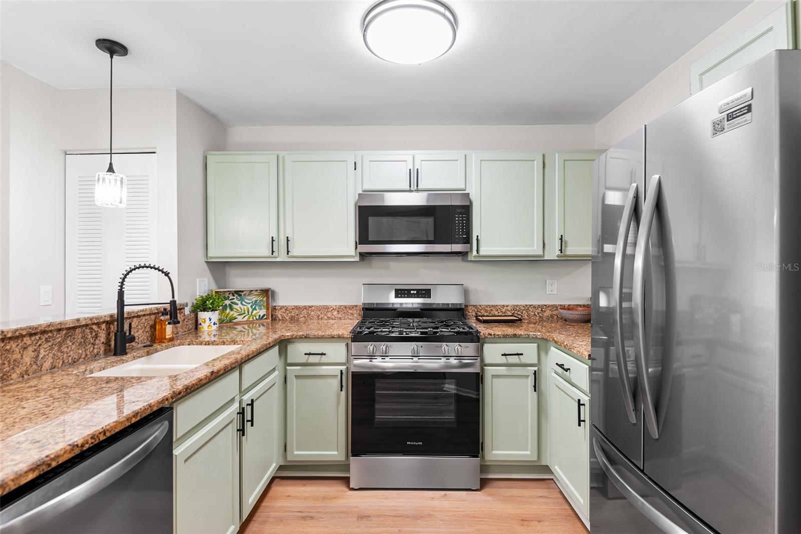Image 5 of 22 For 703 Magnolia Place 703