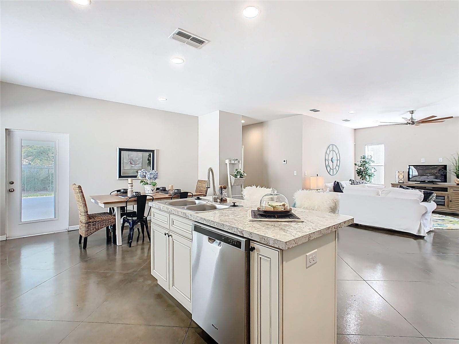 Image 18 of 56 For 481 Kensington View Drive