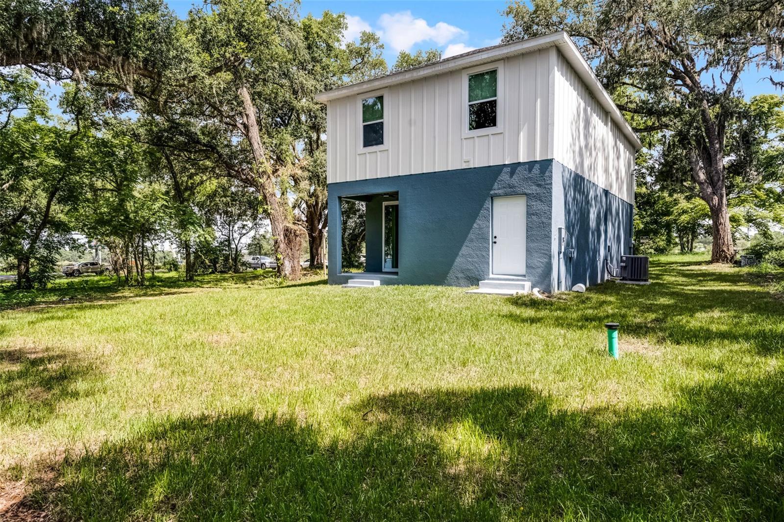 Image 18 of 20 For 2052 Elliott Street