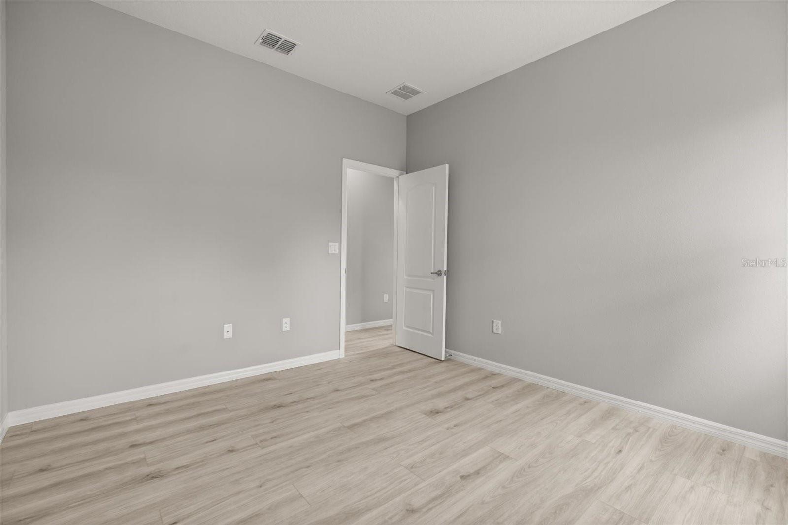 Image 18 of 31 For 4956 San Lorenzo Drive