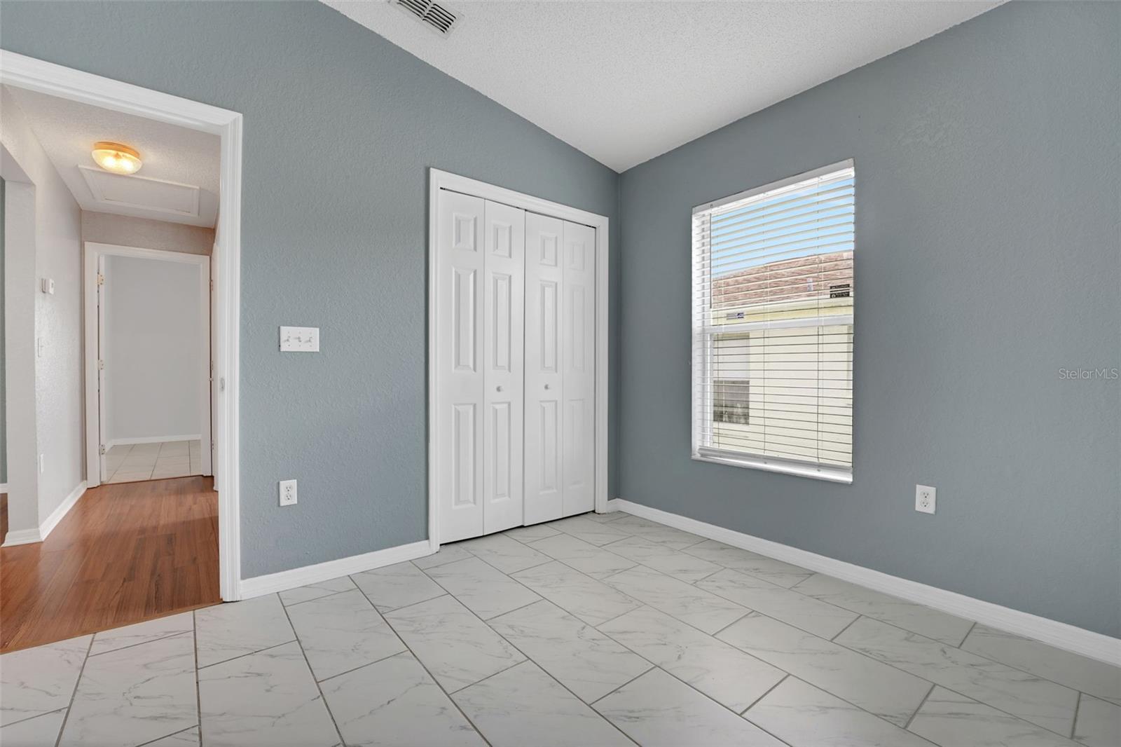 Image 10 of 17 For 362 Lake Daisy Circle