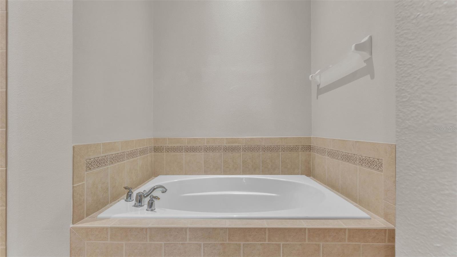 Image 18 of 41 For 6528 Sedgeford Drive
