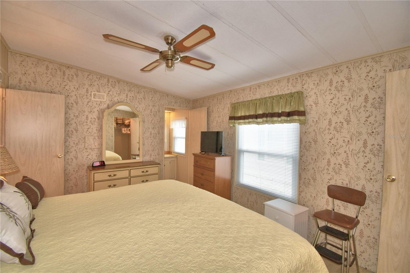 Image 33 of 65 For 4530 Redwood Street
