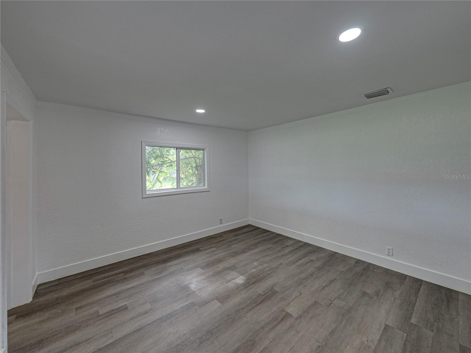 Image 17 of 31 For 602 Laura Street