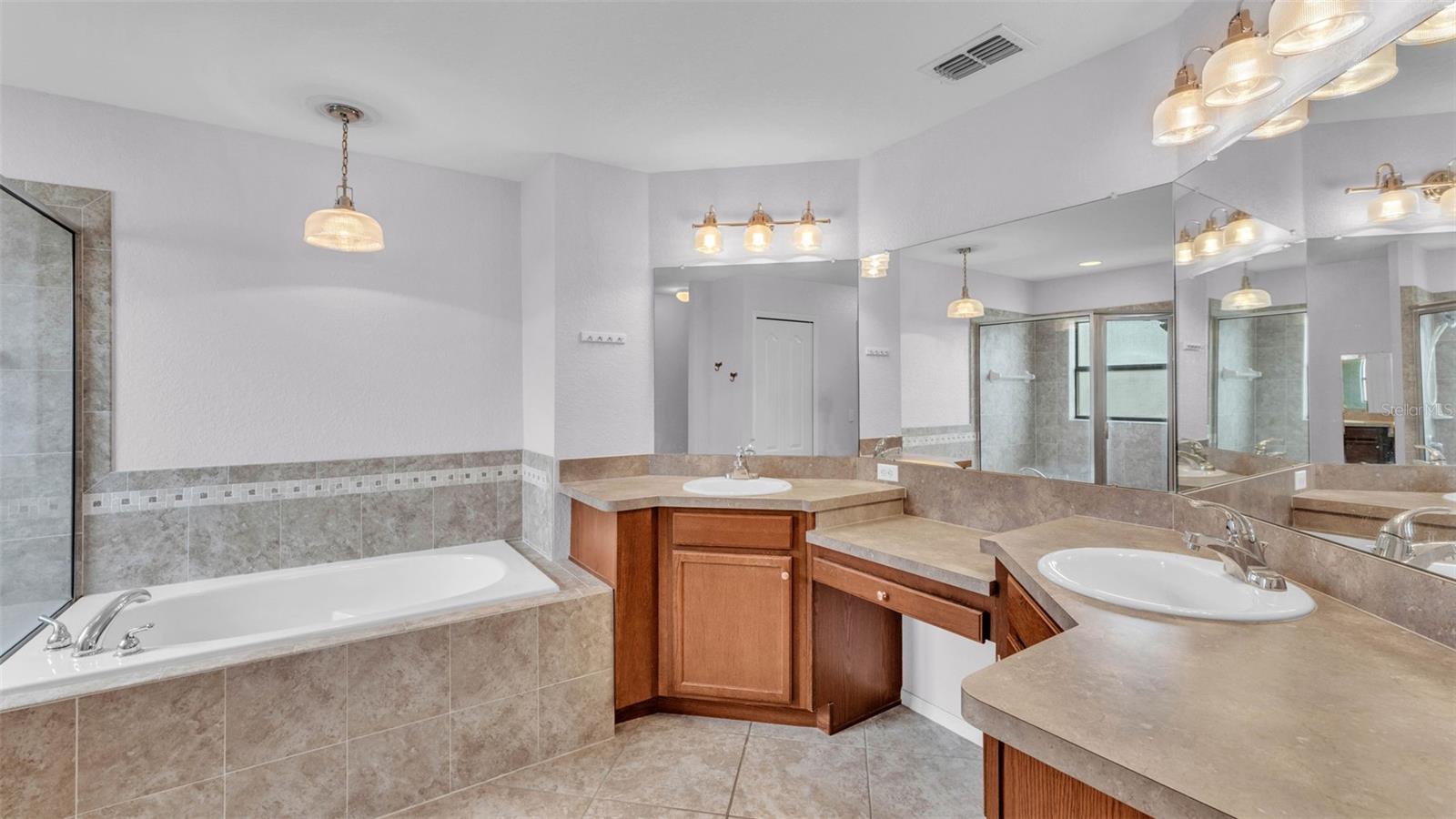 Image 28 of 39 For 1765 Kingsmill Drive