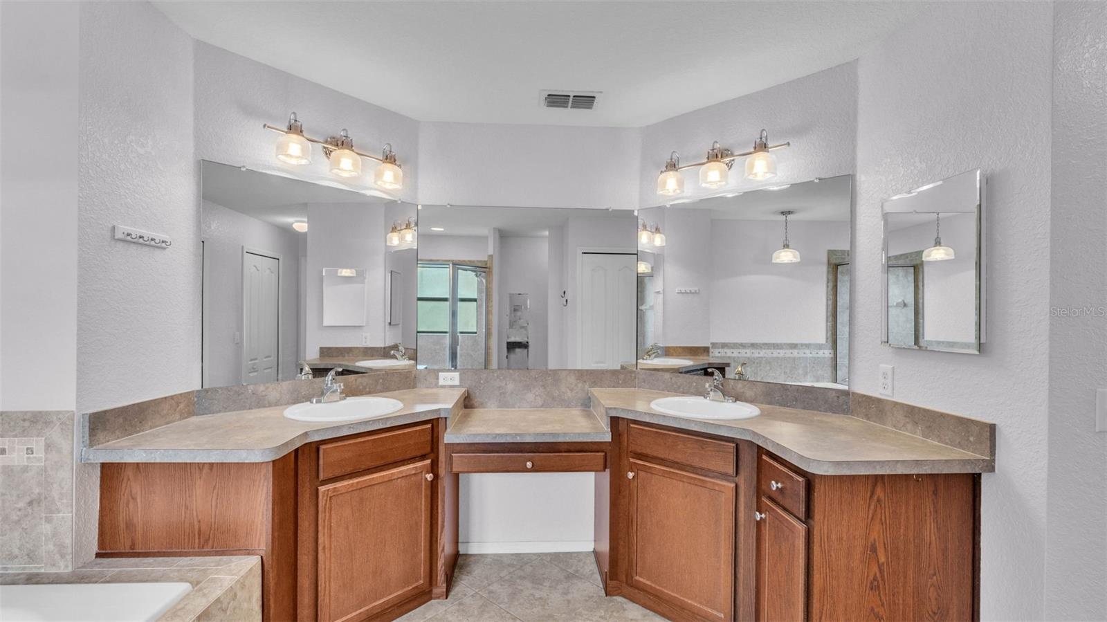 Image 29 of 39 For 1765 Kingsmill Drive