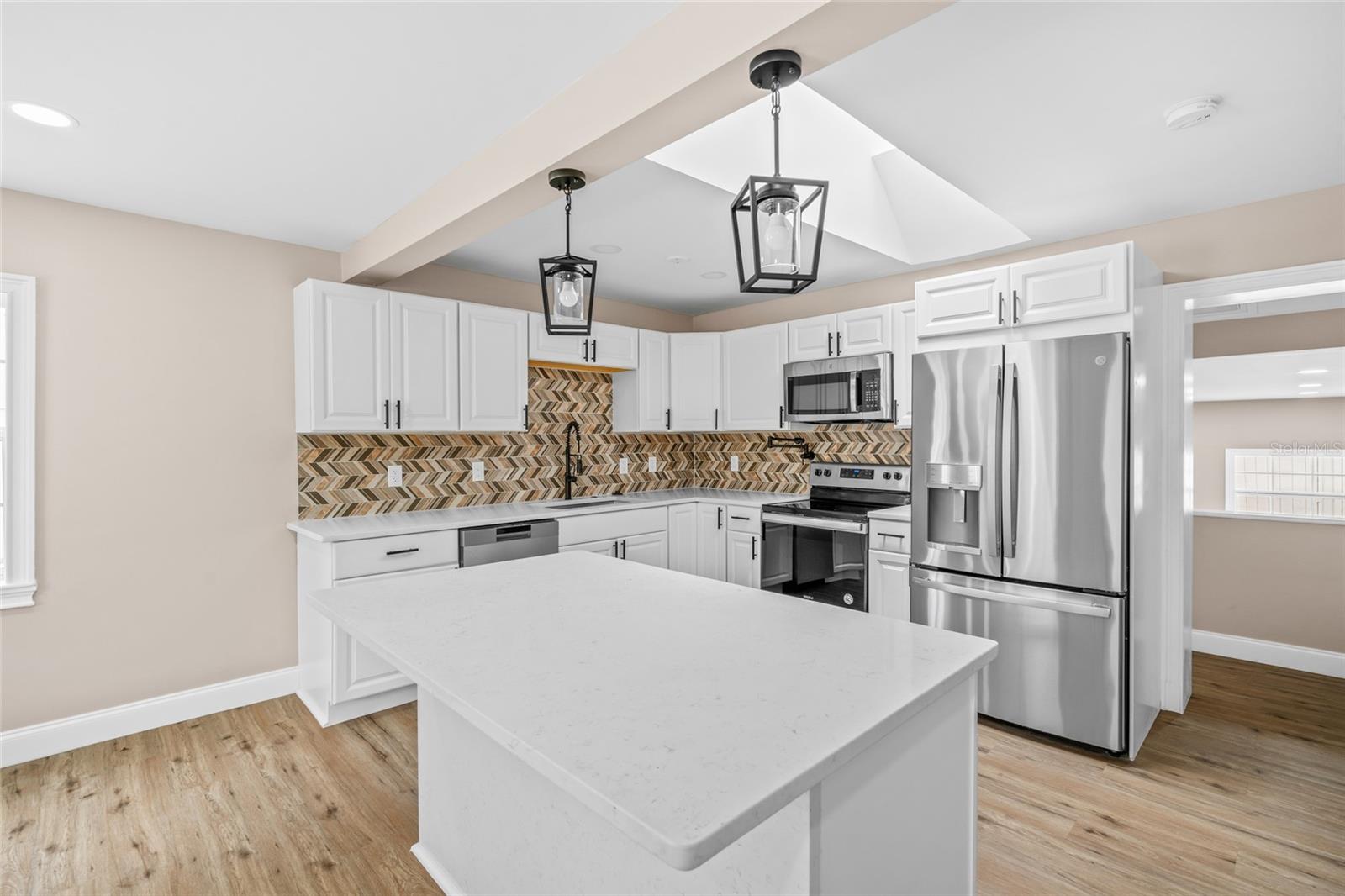 Listing photo id 9 for 3620 Tampa Circle