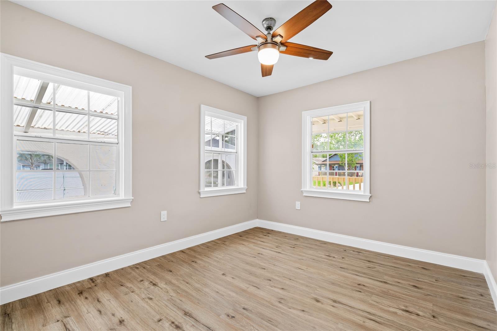 Listing photo id 12 for 3620 Tampa Circle